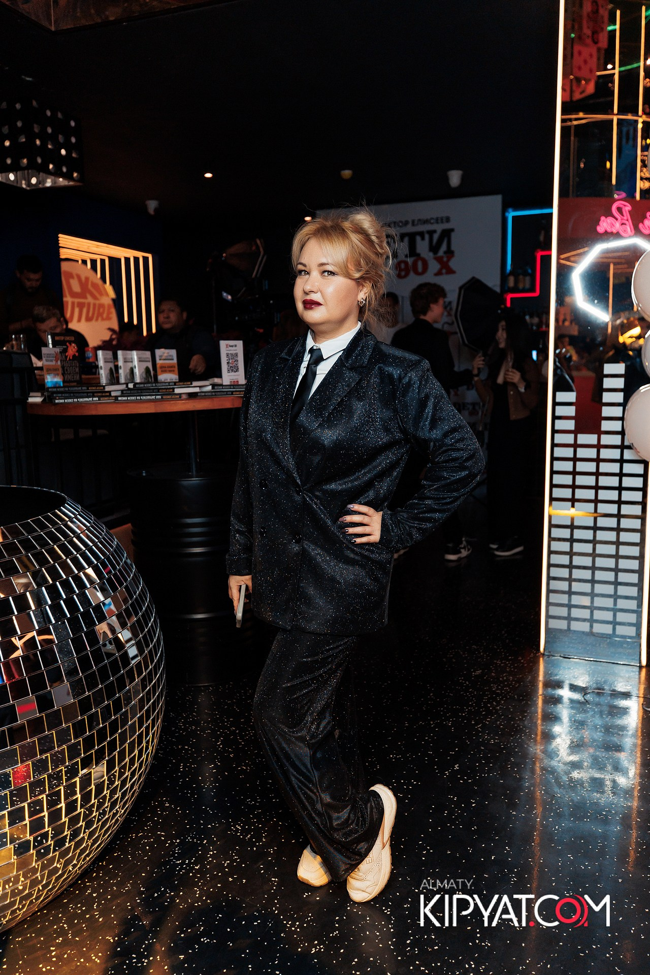 ПРЕЗЕНТАЦИЯ КНИГИ ВИКТОРА ЕЛИСЕЕВА. КИПЯТКОМ АЛМАТЫ!