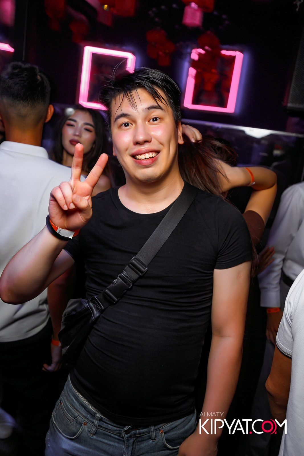 UYAT EMES BAR. КИПЯТКОМ АЛМАТЫ!