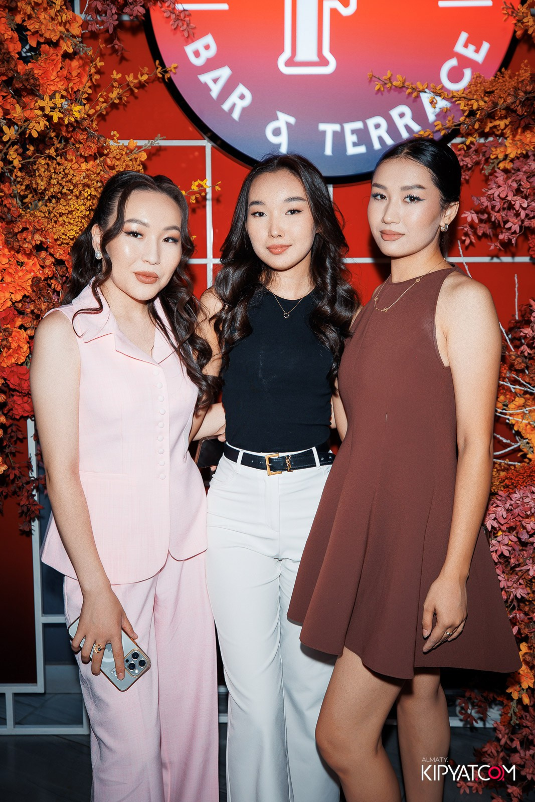 FRIENDS BAR & TERRACE. КИПЯТКОМ АЛМАТЫ!