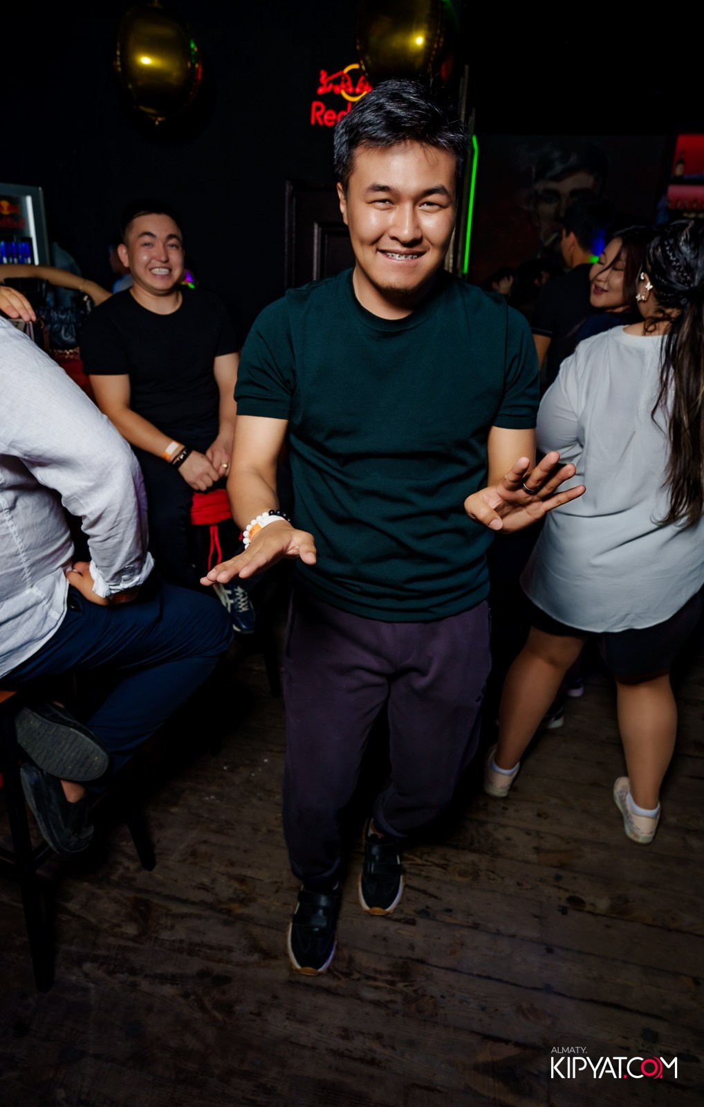 UYAT EMES BAR. КИПЯТКОМ АЛМАТЫ!