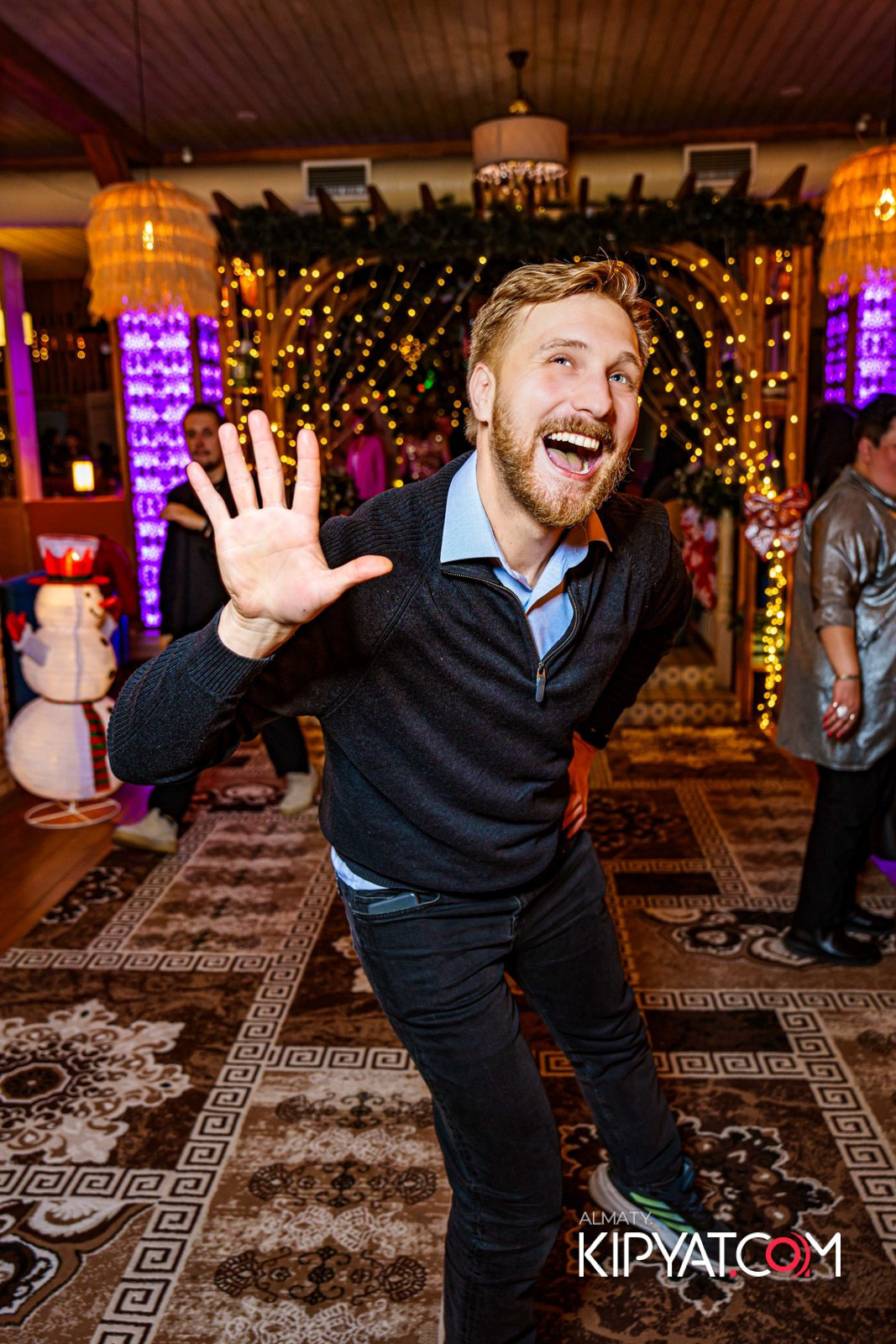 ГРУЗИНСКИЙ ДВОР НА КАБАНБАЙ БАТЫРА. КИПЯТКОМ АЛМАТЫ!