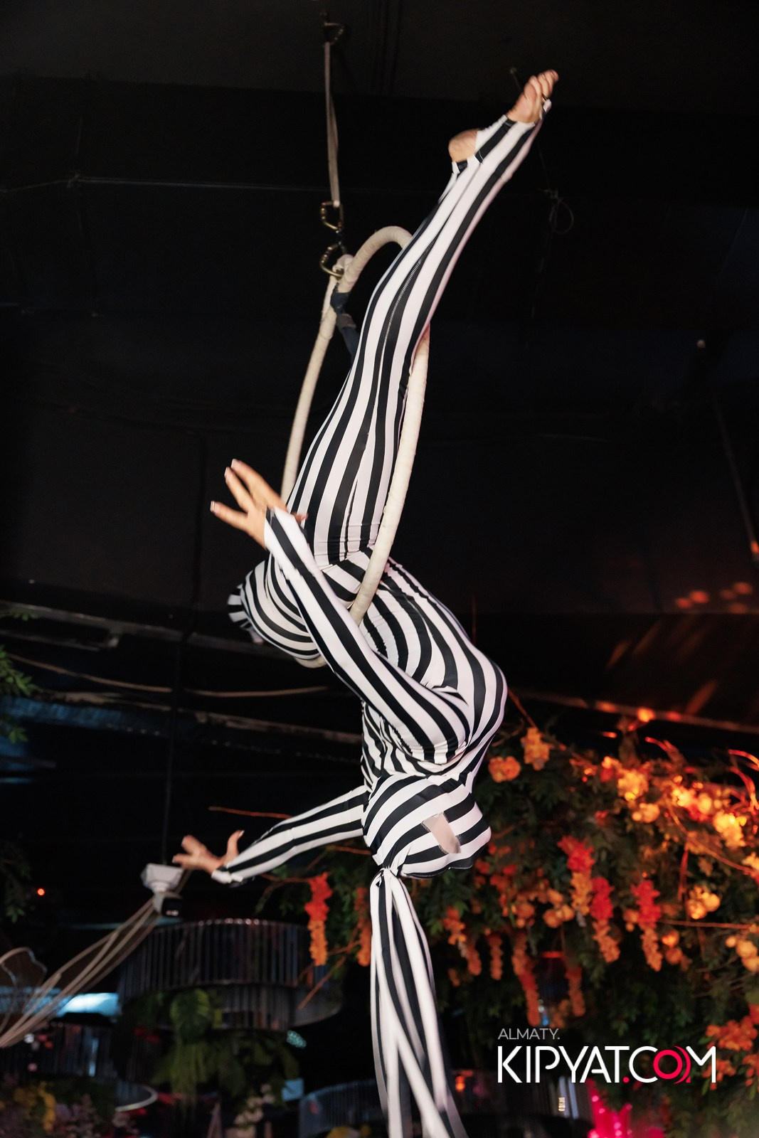 FRIENDS BAR & TERRACE. КИПЯТКОМ АЛМАТЫ!