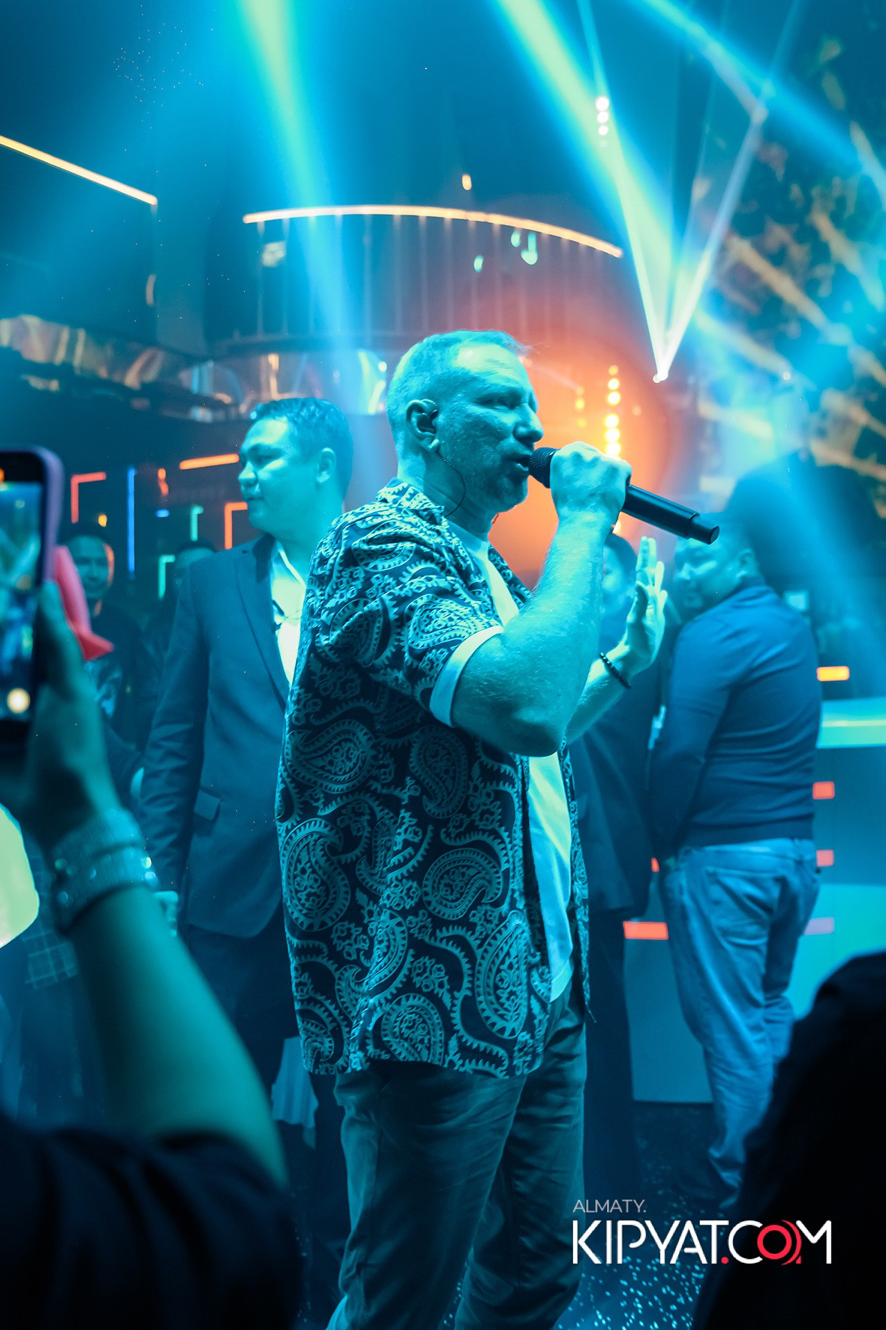 SANTA BARBARA ВЫСТУПЛЕНИЕ ГРУППЫ БРАТЬЯ ГРИММ. КИПЯТКОМ АЛМАТЫ!