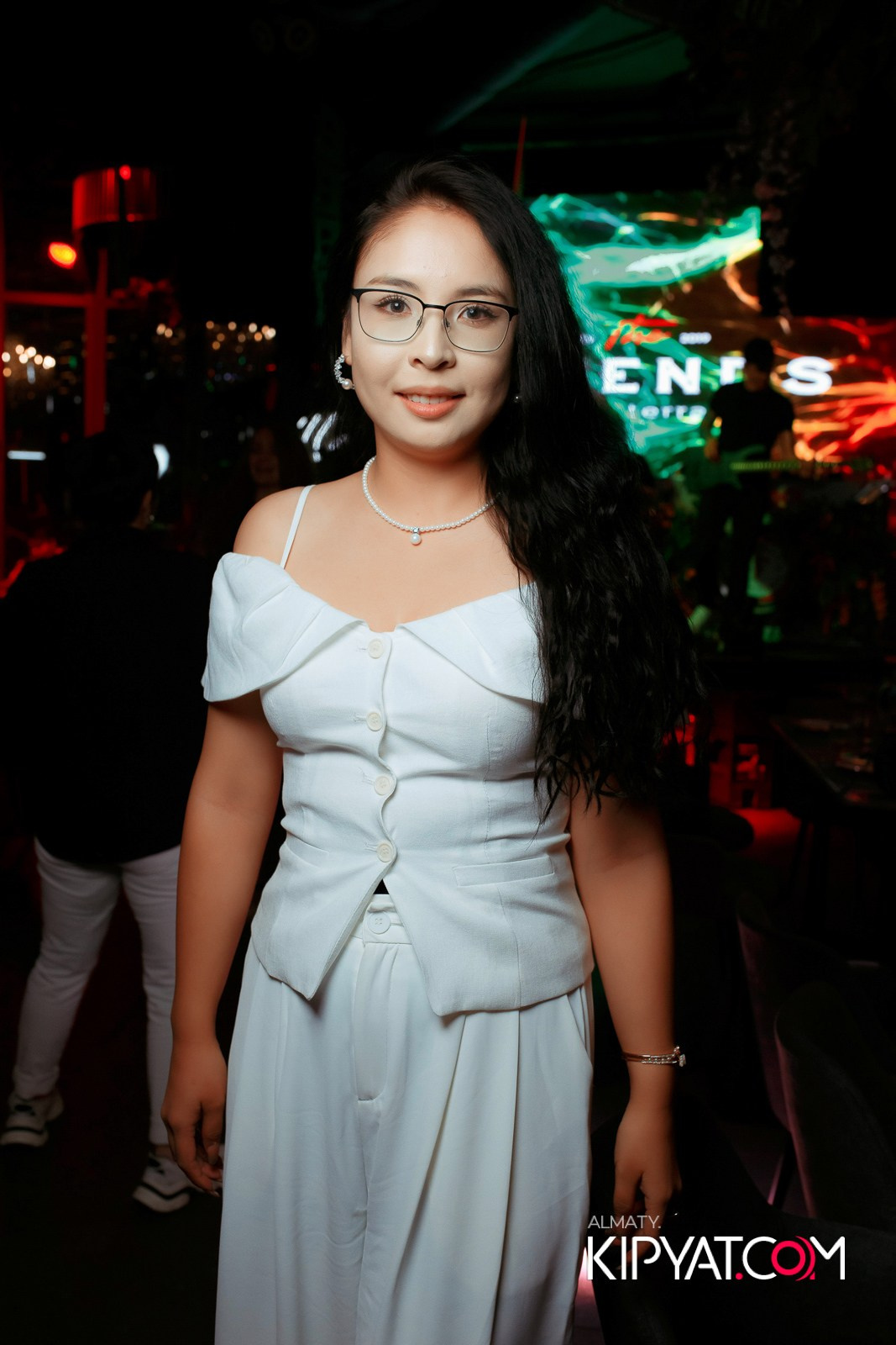 FRIENDS BAR & TERRACE. КИПЯТКОМ АЛМАТЫ!