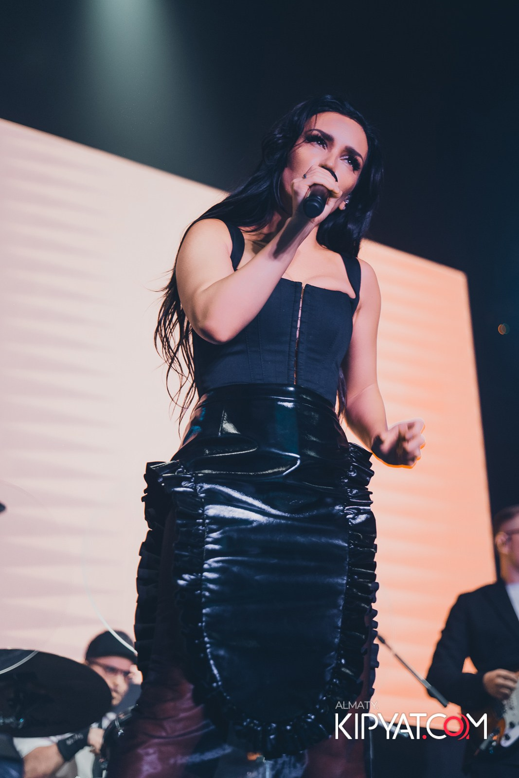 SANTA BARBARA — ВЫСТУПЛЕНИЕ ОЛЬГИ СЕРЯБКИНОЙ. КИПЯТКОМ АЛМАТЫ!