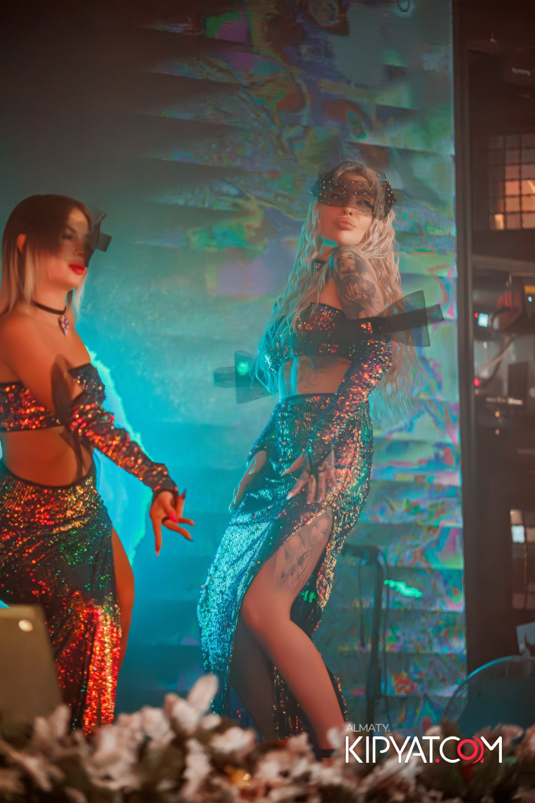 SANTA BARBARA — ПИТ ДЖЕЙСОН (ГР. ПРЕМЬЕР-МИНИСТР) И ИЛЬЯ ЗУДИН (ГР. ДИНАМИТ) НА ПРЕДНОВОГОДНЕЙ ВЕЧЕРИНКЕ. КИПЯТКОМ АЛМАТЫ!