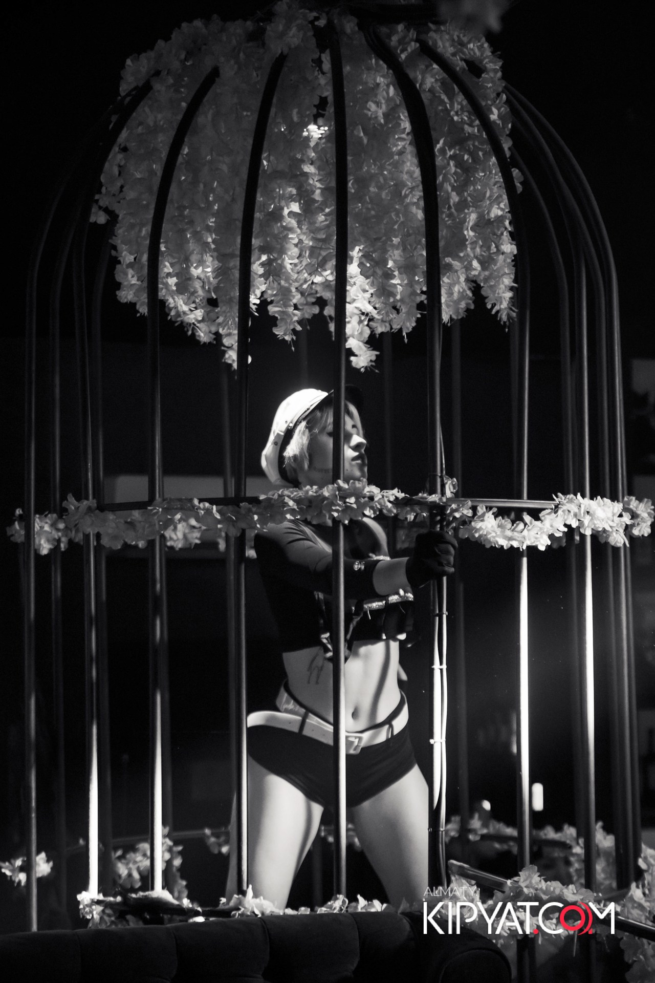 UYAT EMES BAR. КИПЯТКОМ АЛМАТЫ!