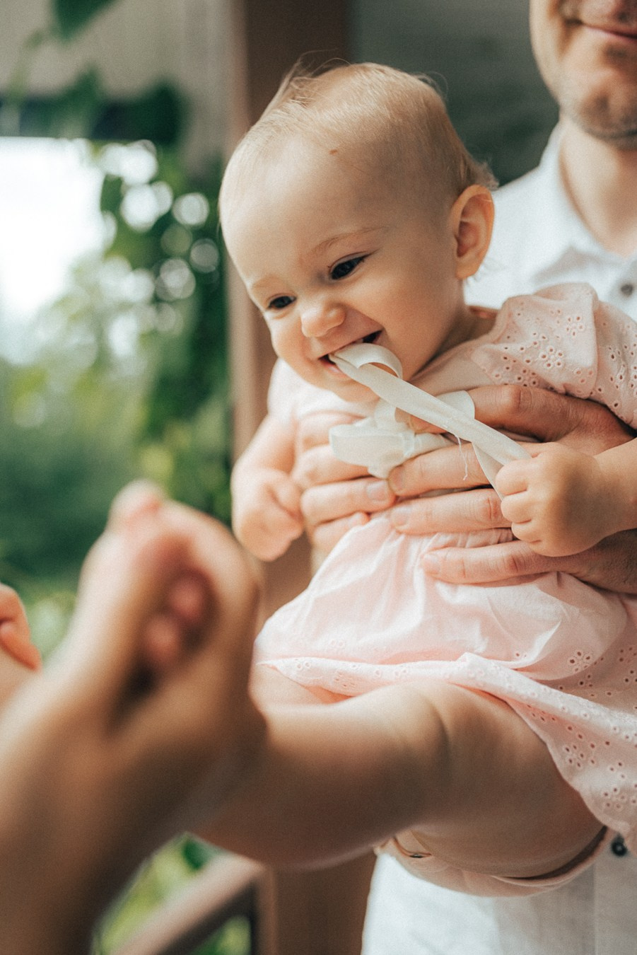 Коля, Ксюша, Саша, Андрей, Кира и бабушки | на даче
