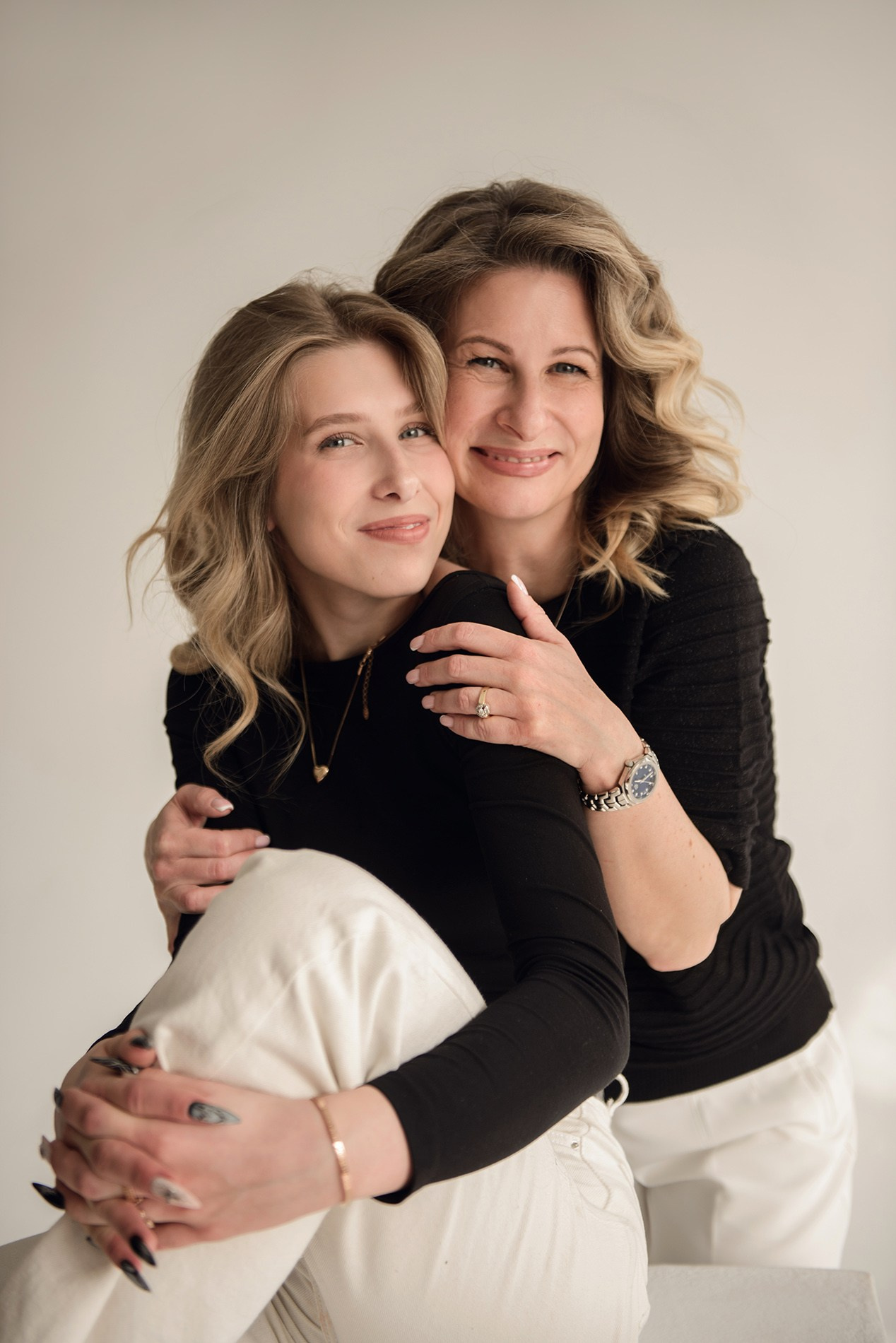 photo shoot for mom and daughter in the studio