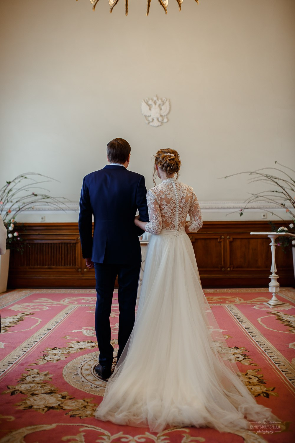 Свадебная фотосессия в ЗАГСе. Свадебный фотограф в Санкт-Петербурге Антон Владимиров
