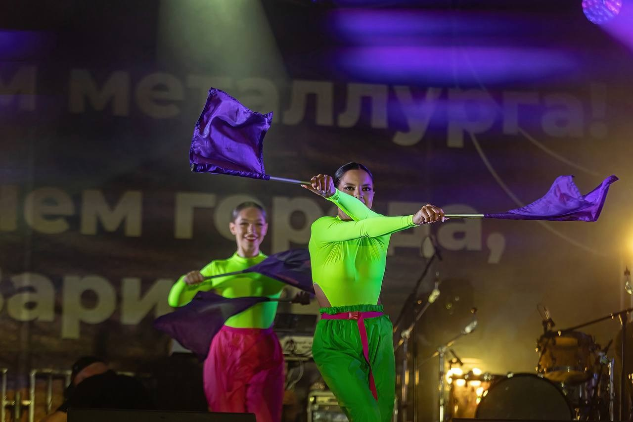 Выступления на сценах и уличных площадках. Танцевальная шоу-группа «GRANAT»