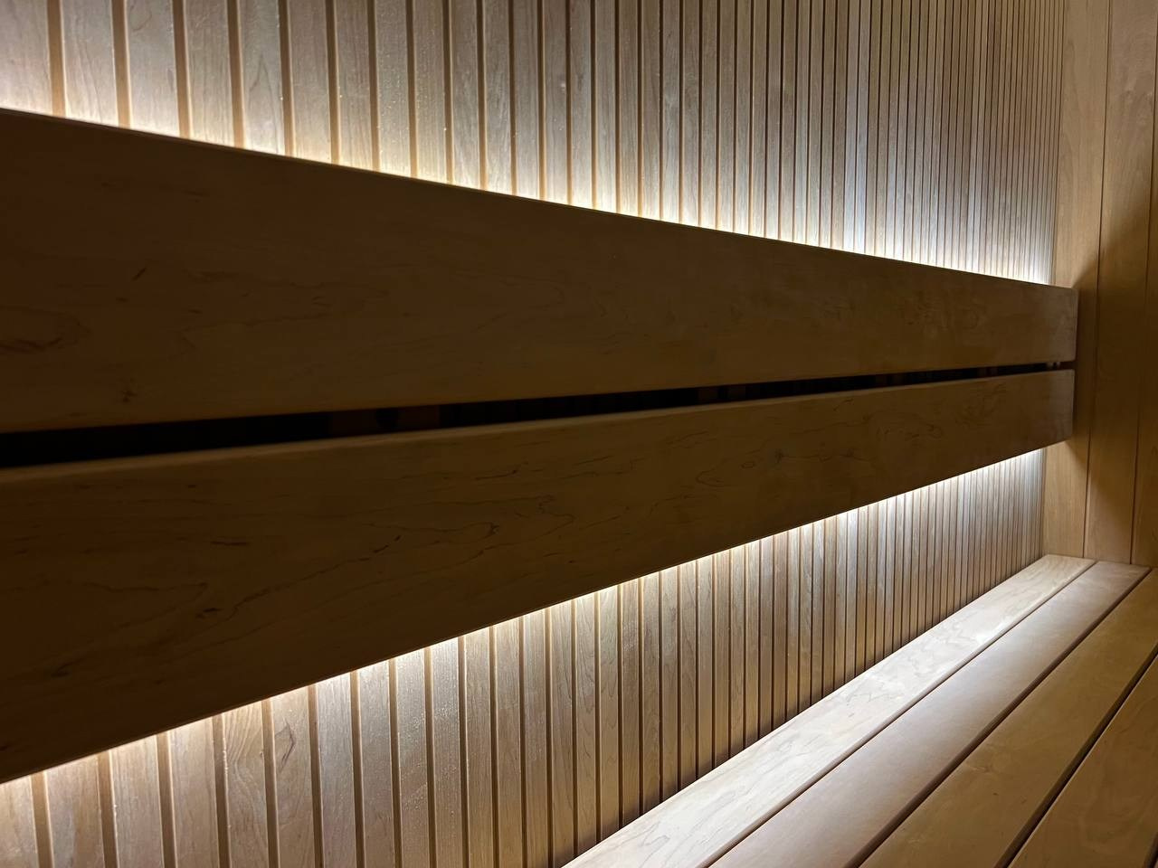 Если очень захотеть- можно найти и установить каменку Tulikivi и вокруг неё собрать отличную парную по дизайн- проекту MBsaun. SaunaTopMasters