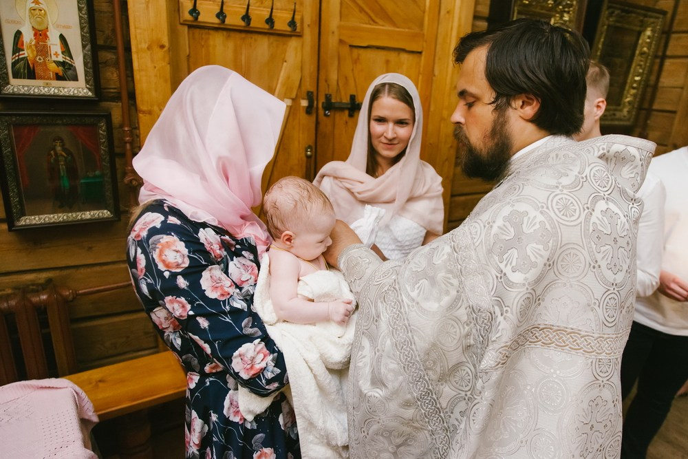 Крещение Церковь Иконы Божией Матери Казанской. Вырица. Фотограф на крещение в Санкт Петербурге