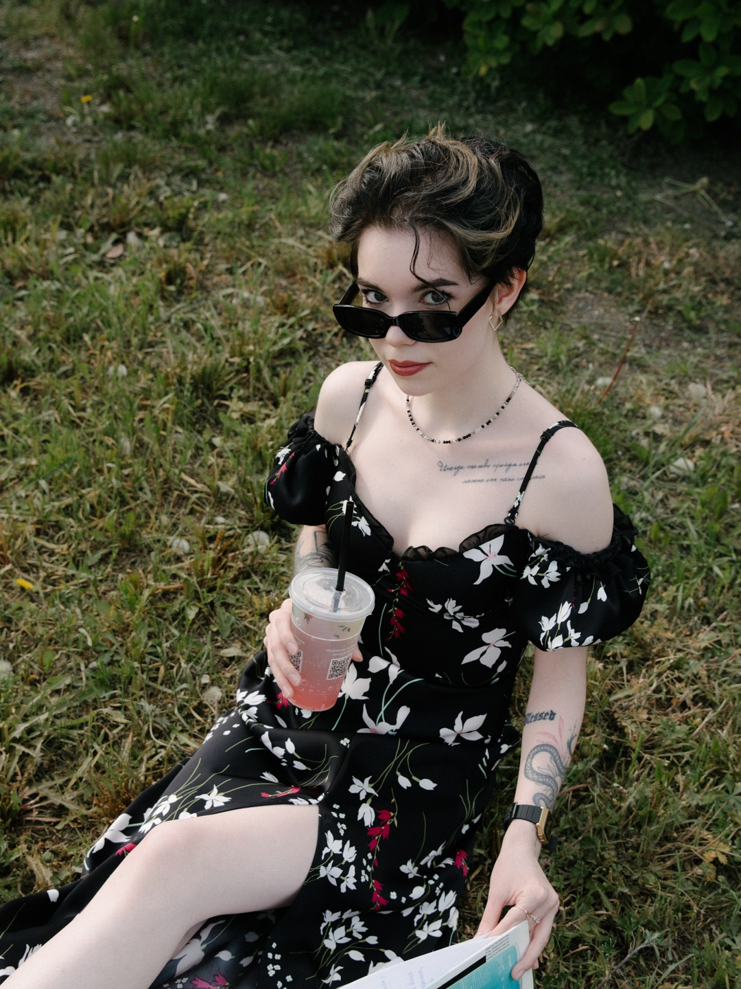 Портрет Насти и цветущей вишни. Фотограф Настя Булочка Екатеринубрг