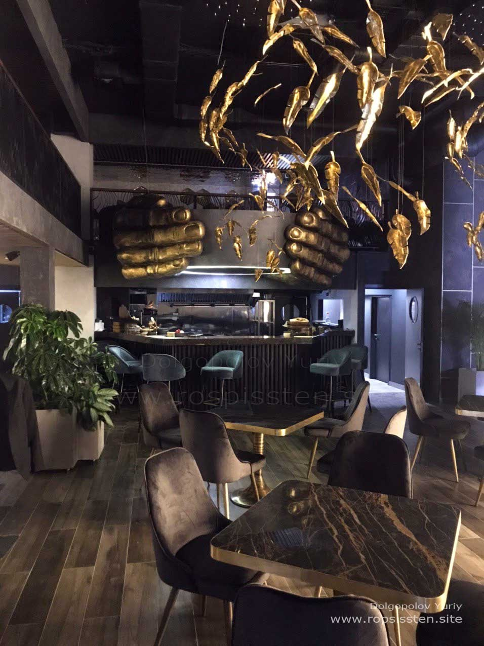 Скульптура золотые руки