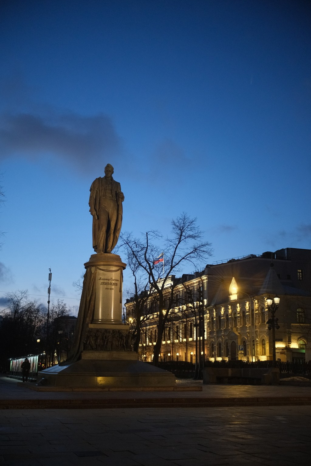 Вечерний город. Улица, люди, жизнь…