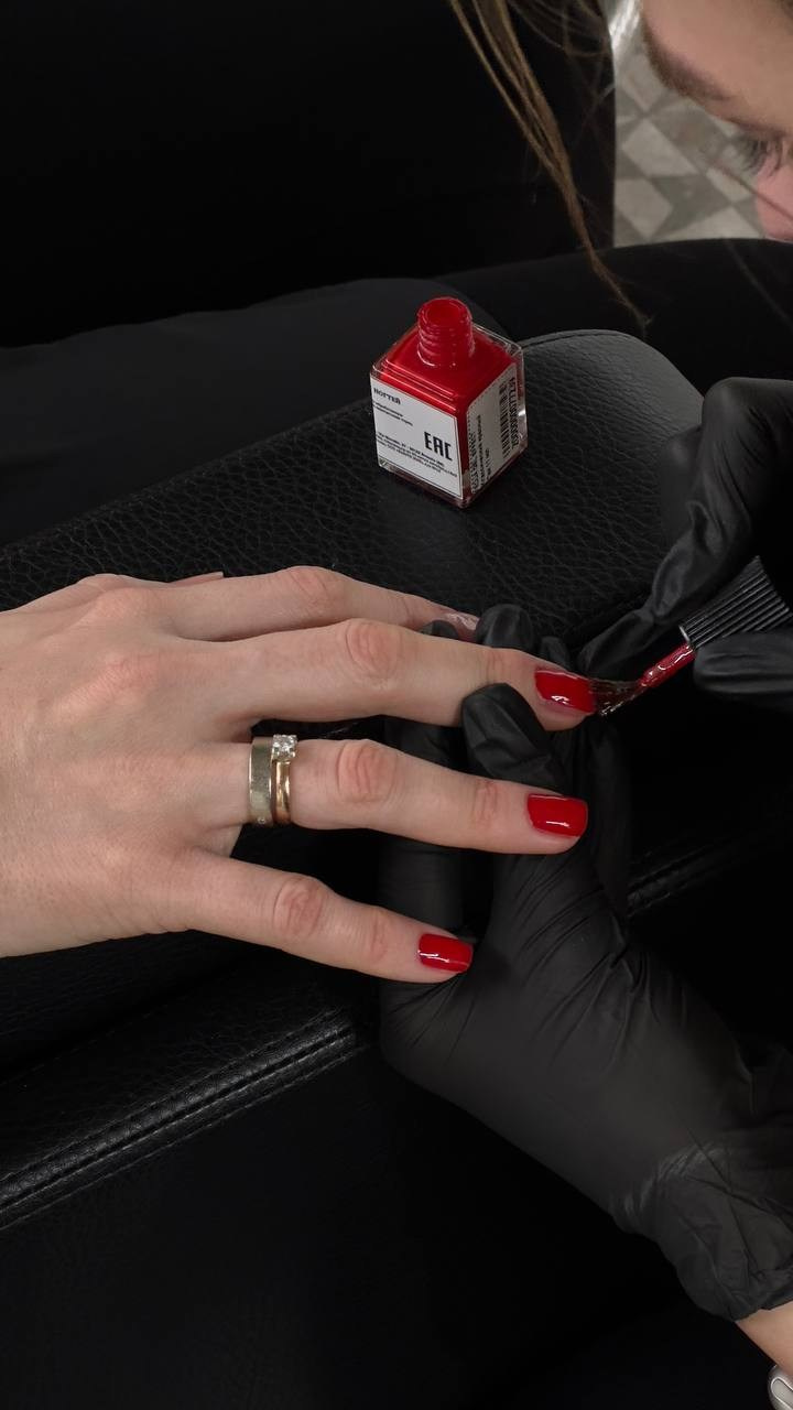 Услуги мастеров маникюра. Салон красоты Праvда в Москве