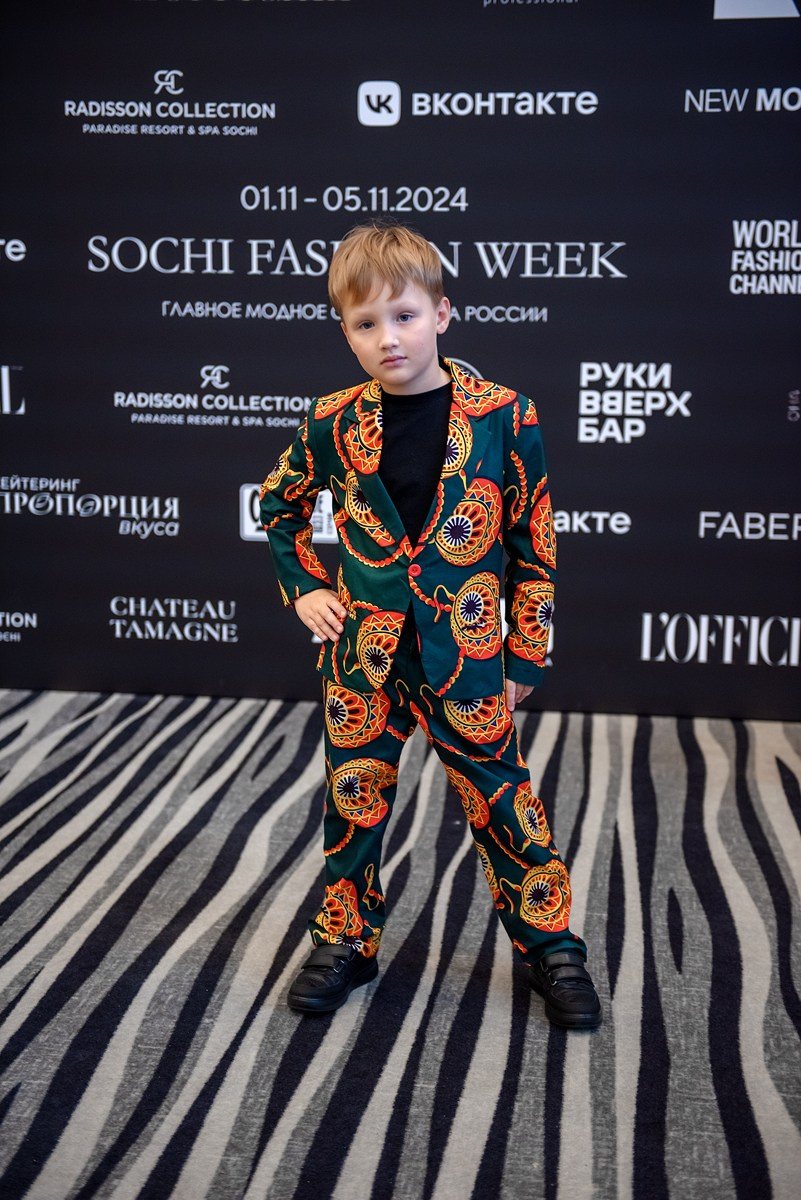 SochiFashionWeek2024 дизайнер Юлия Крылова. Семейный и коммерческий фотограф в Сочи Александр Бодунов