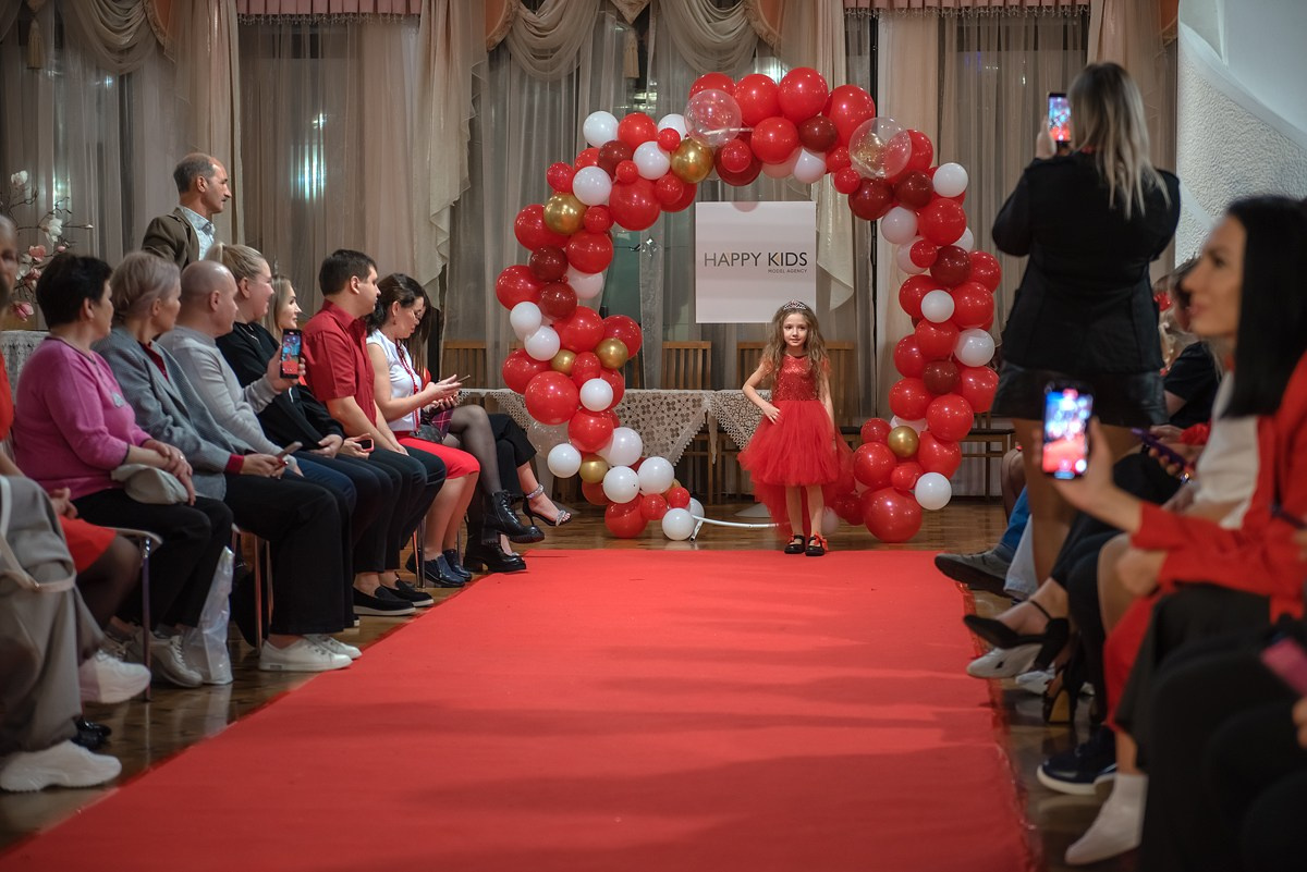 Выпускной в детской школе моделей HAPPYkids 2024. Семейный и коммерческий фотограф в Сочи Александр Бодунов