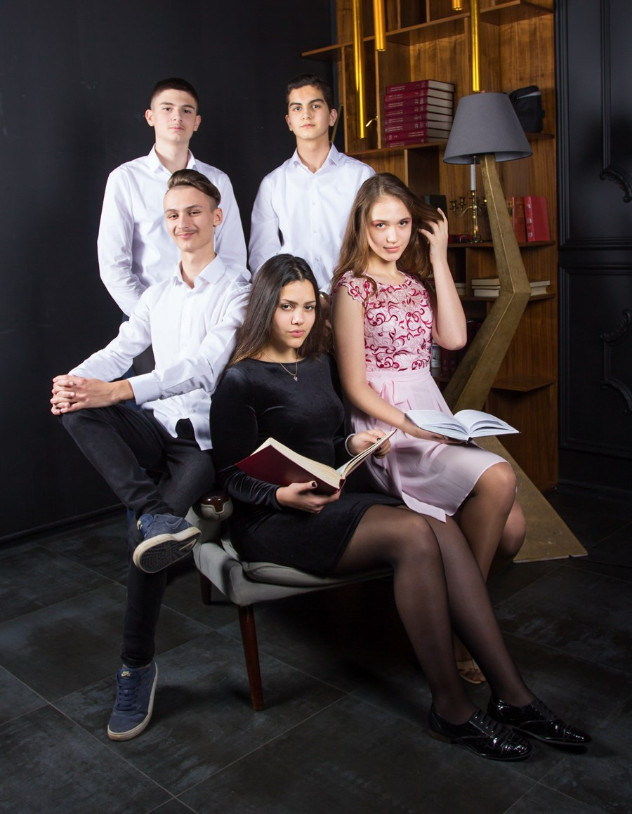 Фотографии старшеклассников для выпускного альбома как в школе ,так и на улице. ВЫПУСКНЫЕ АЛЬБОМЫ для детского сада и школы Санкт-Петербург и Лен. область