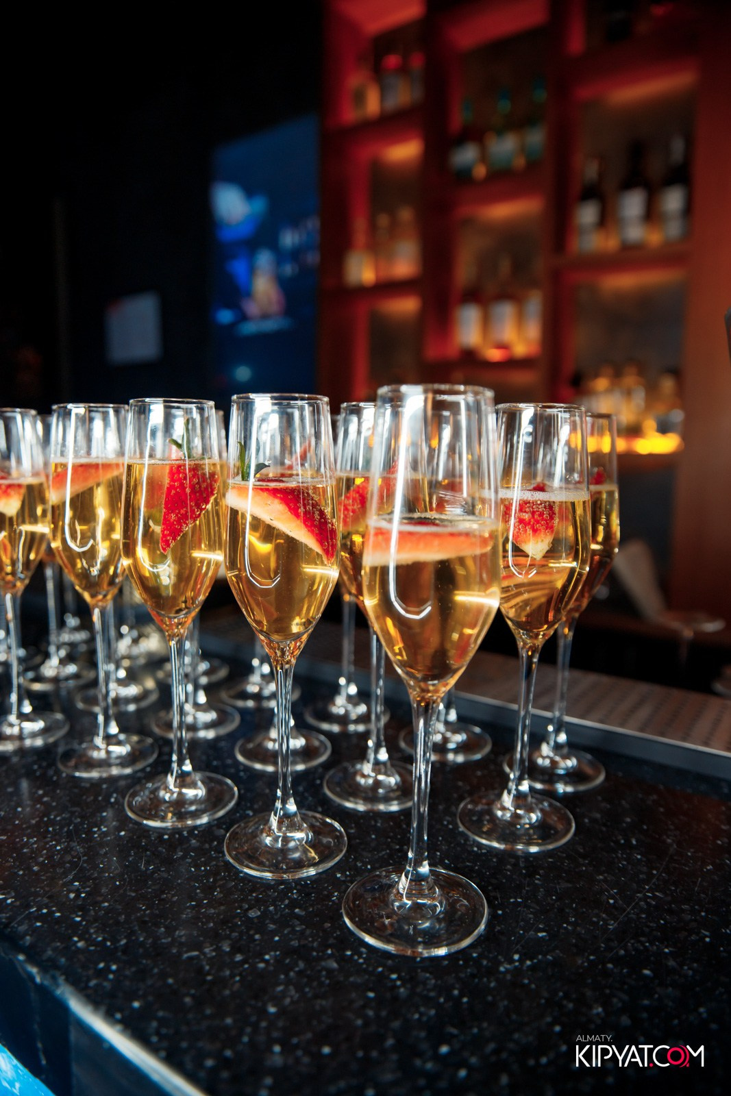 LAUREATE KARAOKE HALL. КИПЯТКОМ АЛМАТЫ!