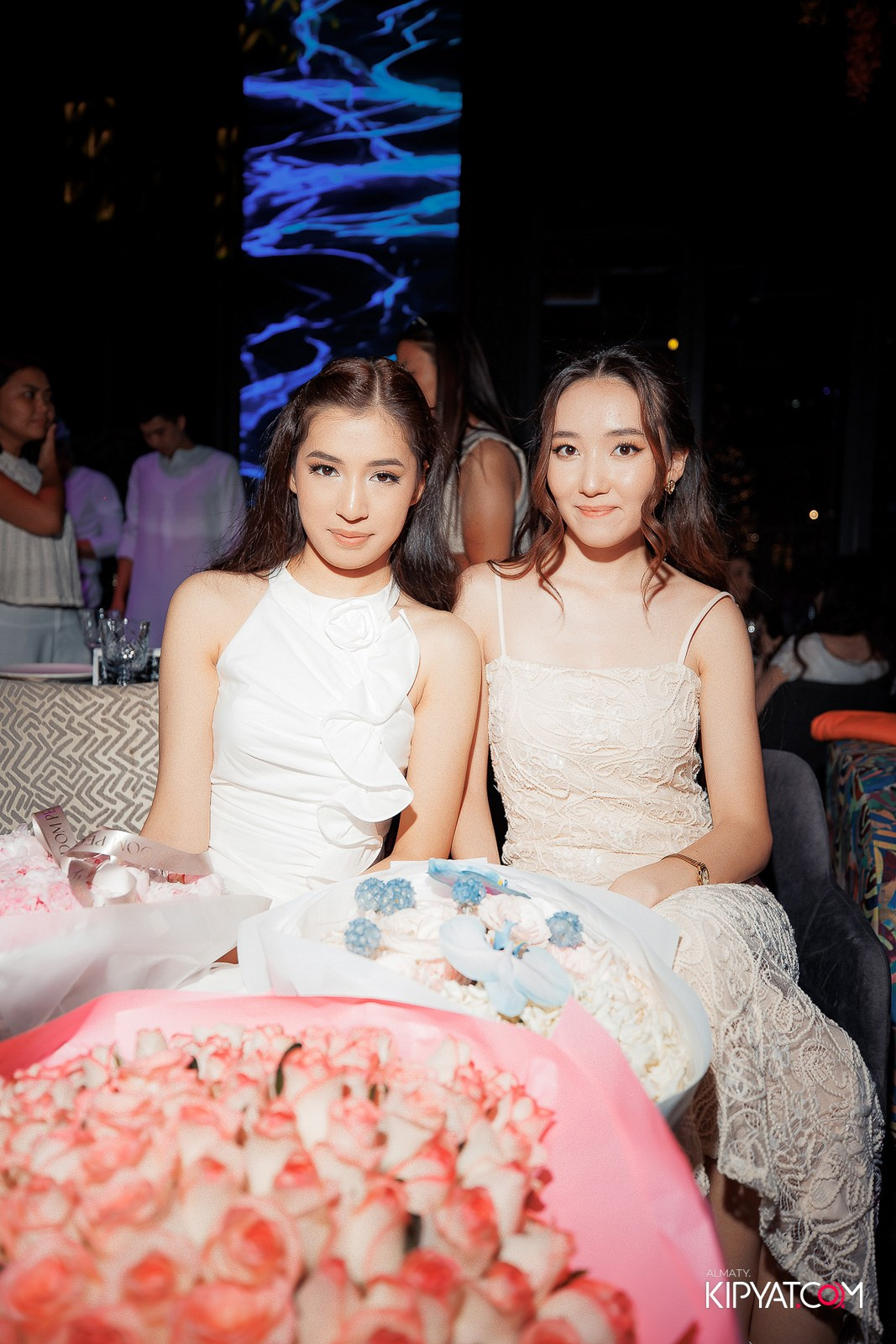 FRIENDS BAR & TERRACE. КИПЯТКОМ АЛМАТЫ!