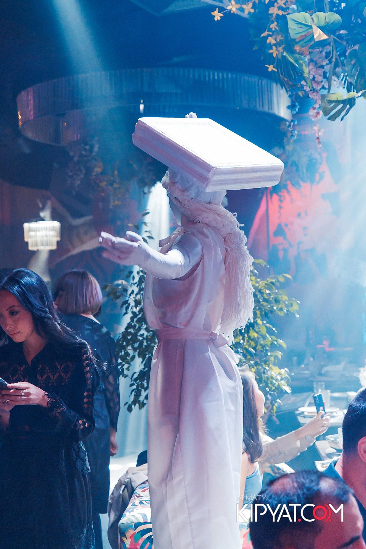 Friends bar & terrace. КИПЯТКОМ АЛМАТЫ!