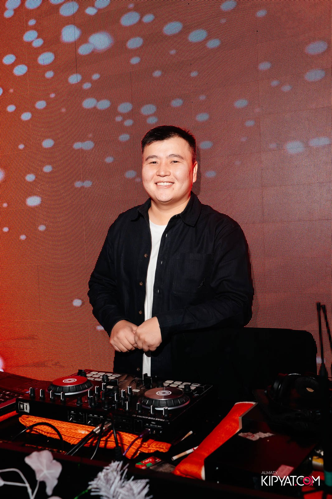 FRIENDS BAR & TERRACE. КИПЯТКОМ АЛМАТЫ!