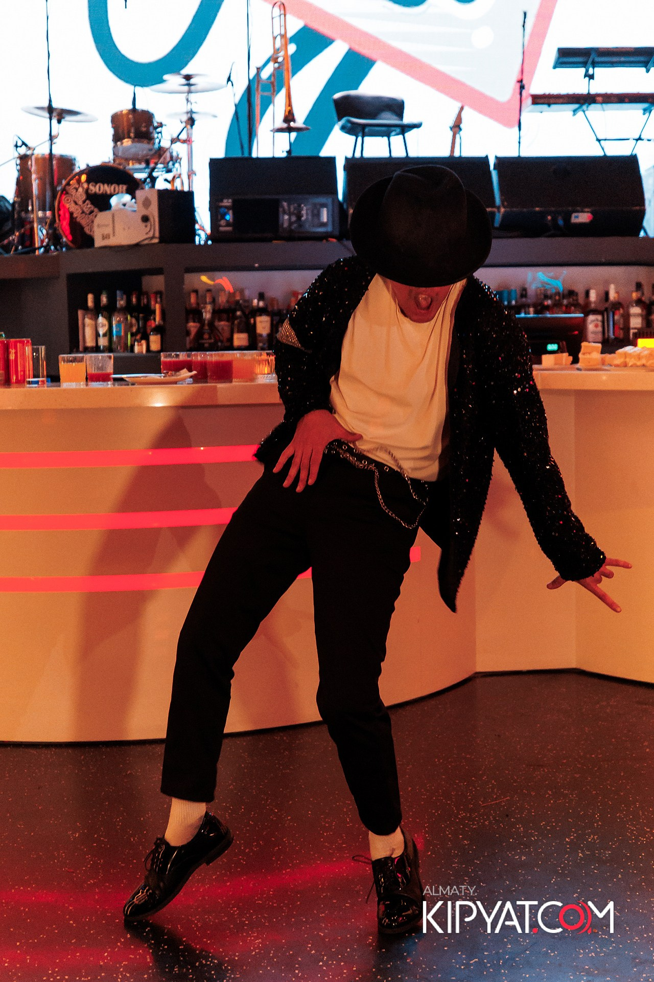 ПРЕЗЕНТАЦИЯ КНИГИ ВИКТОРА ЕЛИСЕЕВА. КИПЯТКОМ АЛМАТЫ!