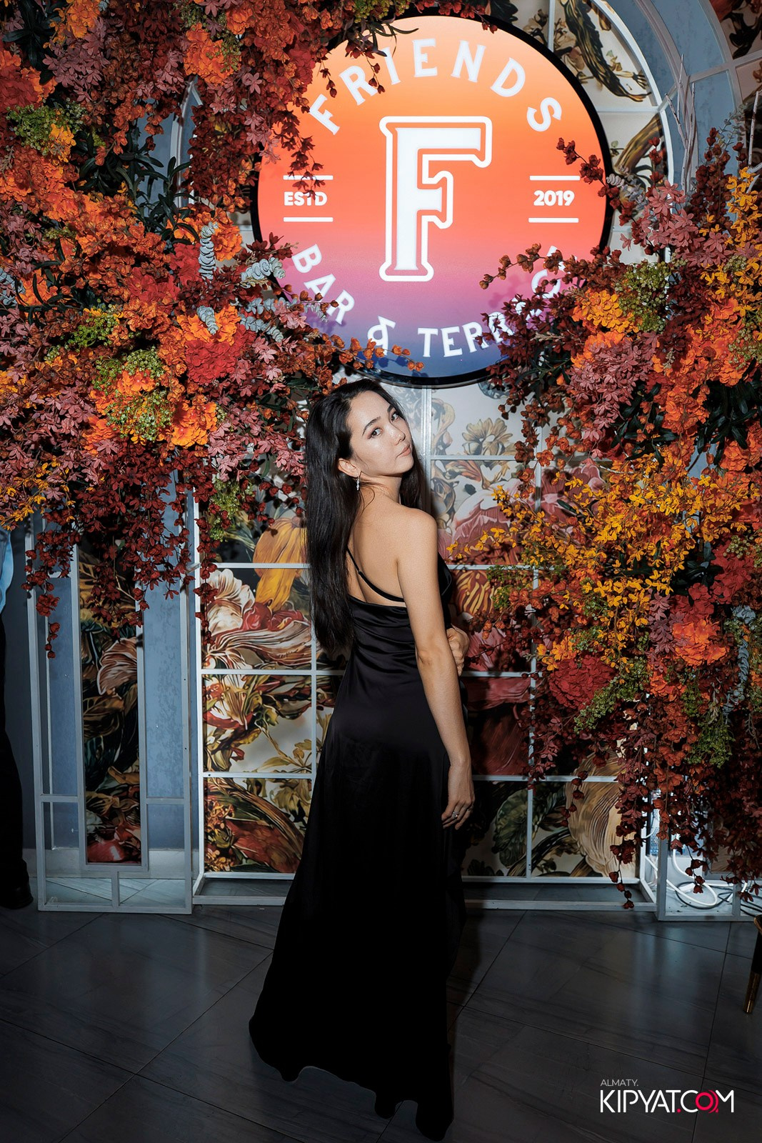 FRIENDS BAR & TERRACE. КИПЯТКОМ АЛМАТЫ! Фотосъемка мероприятий в Алматы