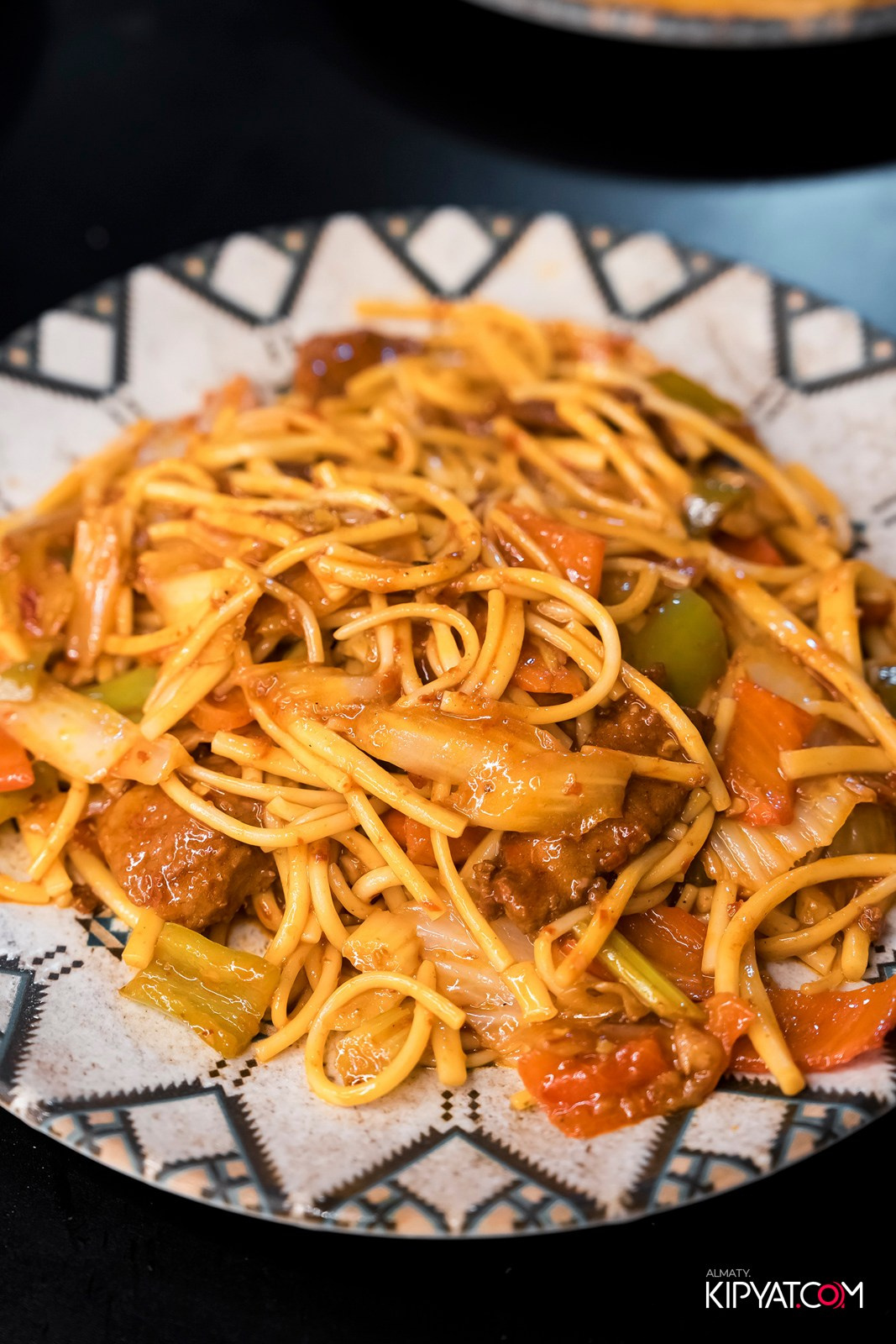 СЕМЕЙНЫЙ РЕСТОРАН BAZAAR. КИПЯТКОМ АЛМАТЫ!