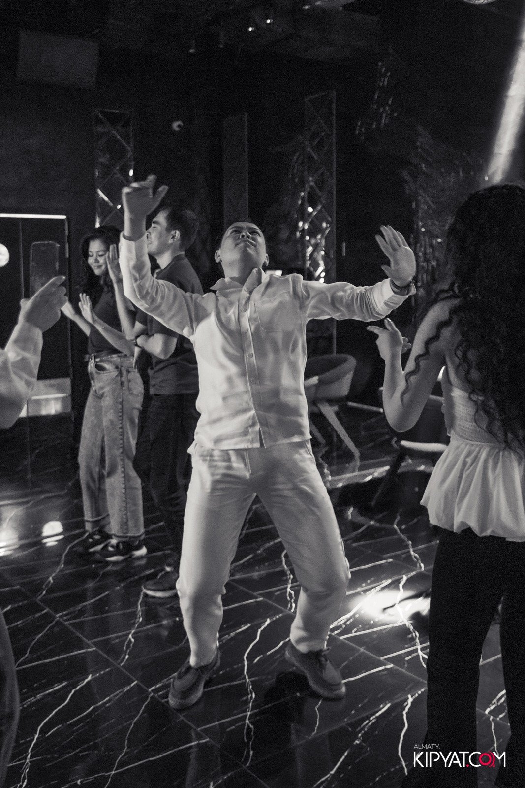 MOOD KARAOKE & TERRACE. КИПЯТКОМ АЛМАТЫ!