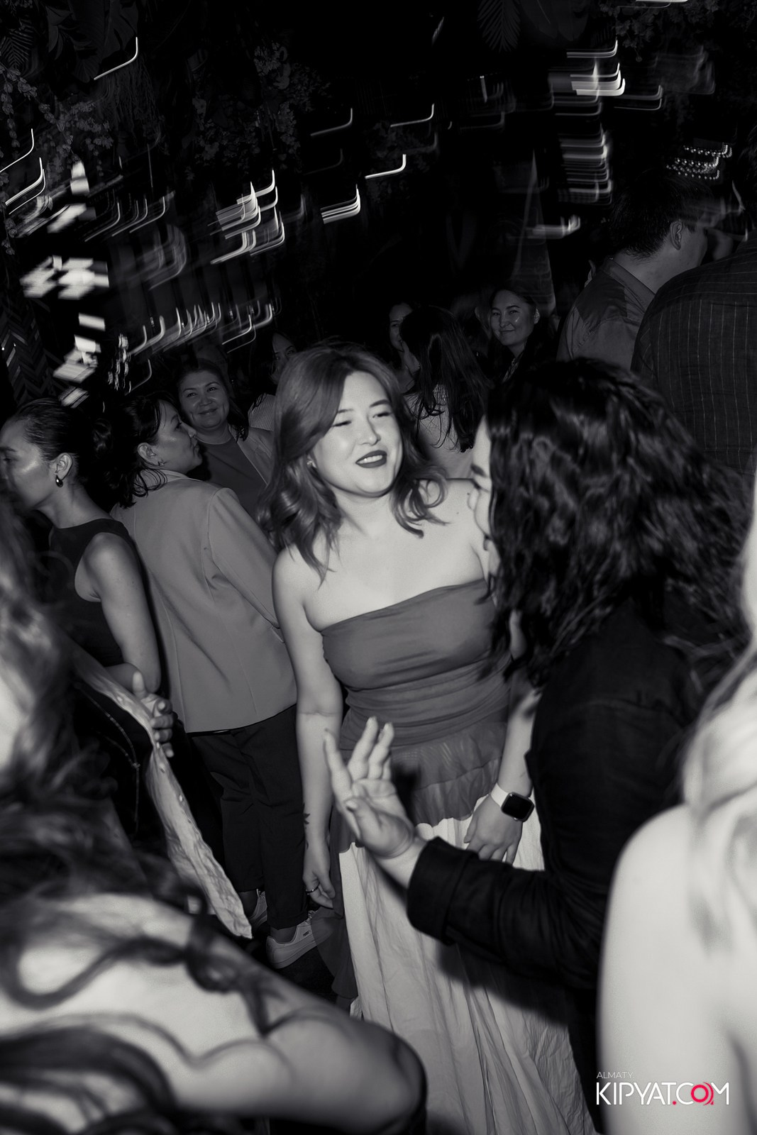 FRIENDS BAR & TERRACE. КИПЯТКОМ АЛМАТЫ!