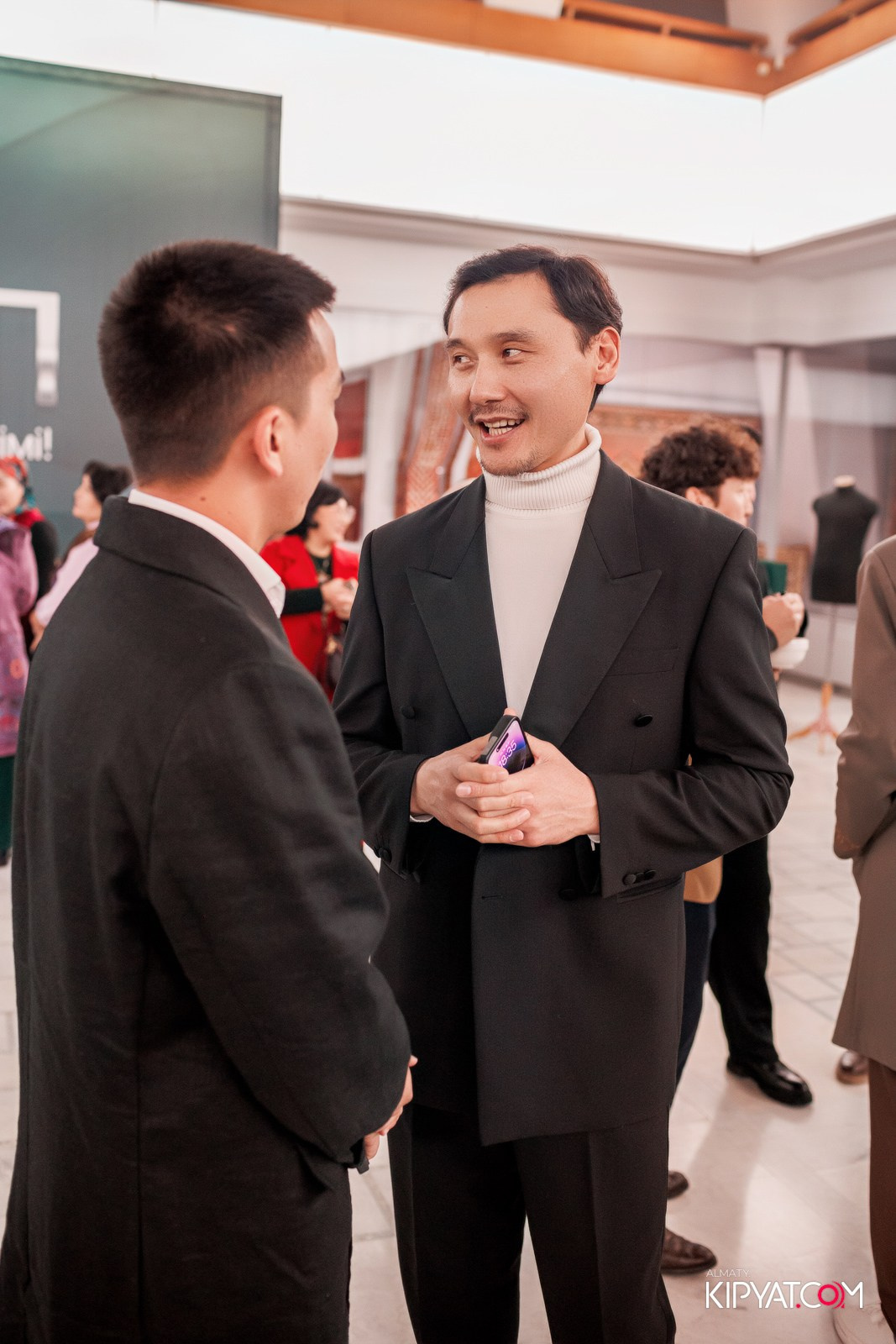 FASHION ПОКАЗ, КАЗАХСКОЙ НАЦИОНАЛЬНОЙ ОДЕЖДЫ. КИПЯТКОМ АЛМАТЫ!