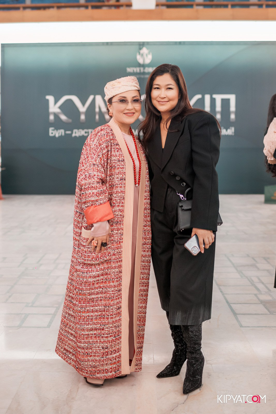 FASHION ПОКАЗ, КАЗАХСКОЙ НАЦИОНАЛЬНОЙ ОДЕЖДЫ. КИПЯТКОМ АЛМАТЫ!
