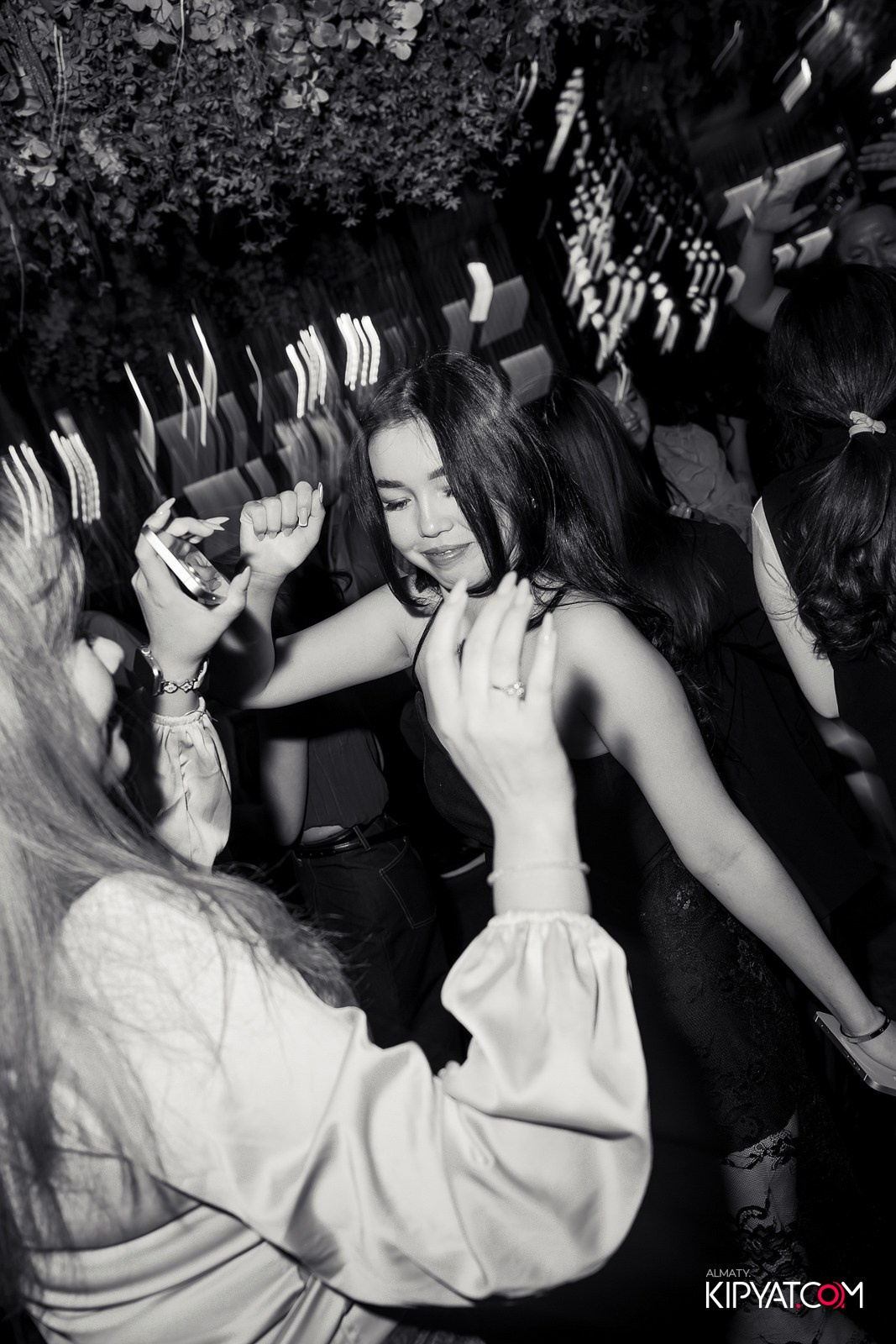 FRIENDS BAR & TERRACE. КИПЯТКОМ АЛМАТЫ!