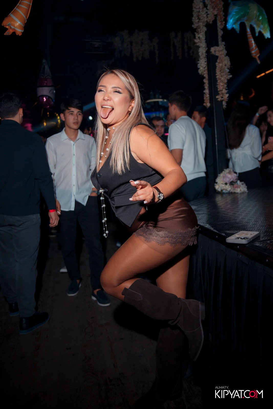 UYAT EMES BAR. КИПЯТКОМ АЛМАТЫ!