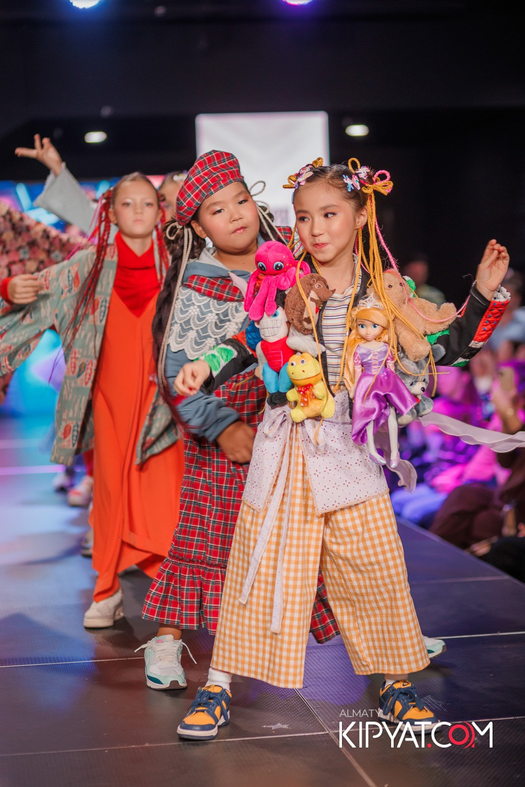 JUNIOR MODELS SHOW В РАМКАХ БЛАГОТВОРИТЕЛЬНОГО ПРОЕКТА МОДА ЗА СЧАСТЬЕ ДЕТЕЙ. КИПЯТКОМ АЛМАТЫ!