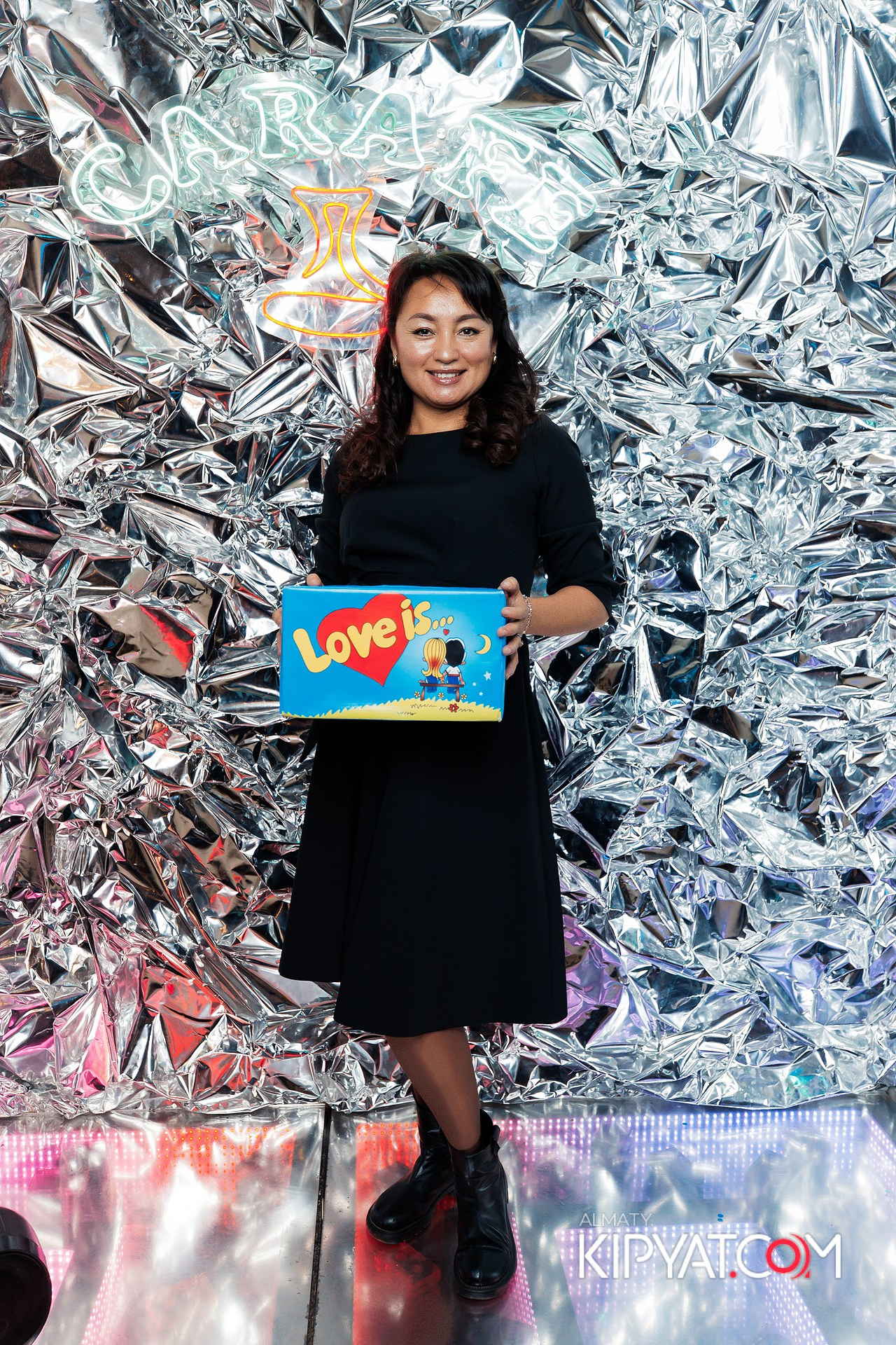 ВЕЧЕРИНКА 90Х КАФЕ CARAFE. КИПЯТКОМ АЛМАТЫ! Фотосъемка мероприятий в Алматы