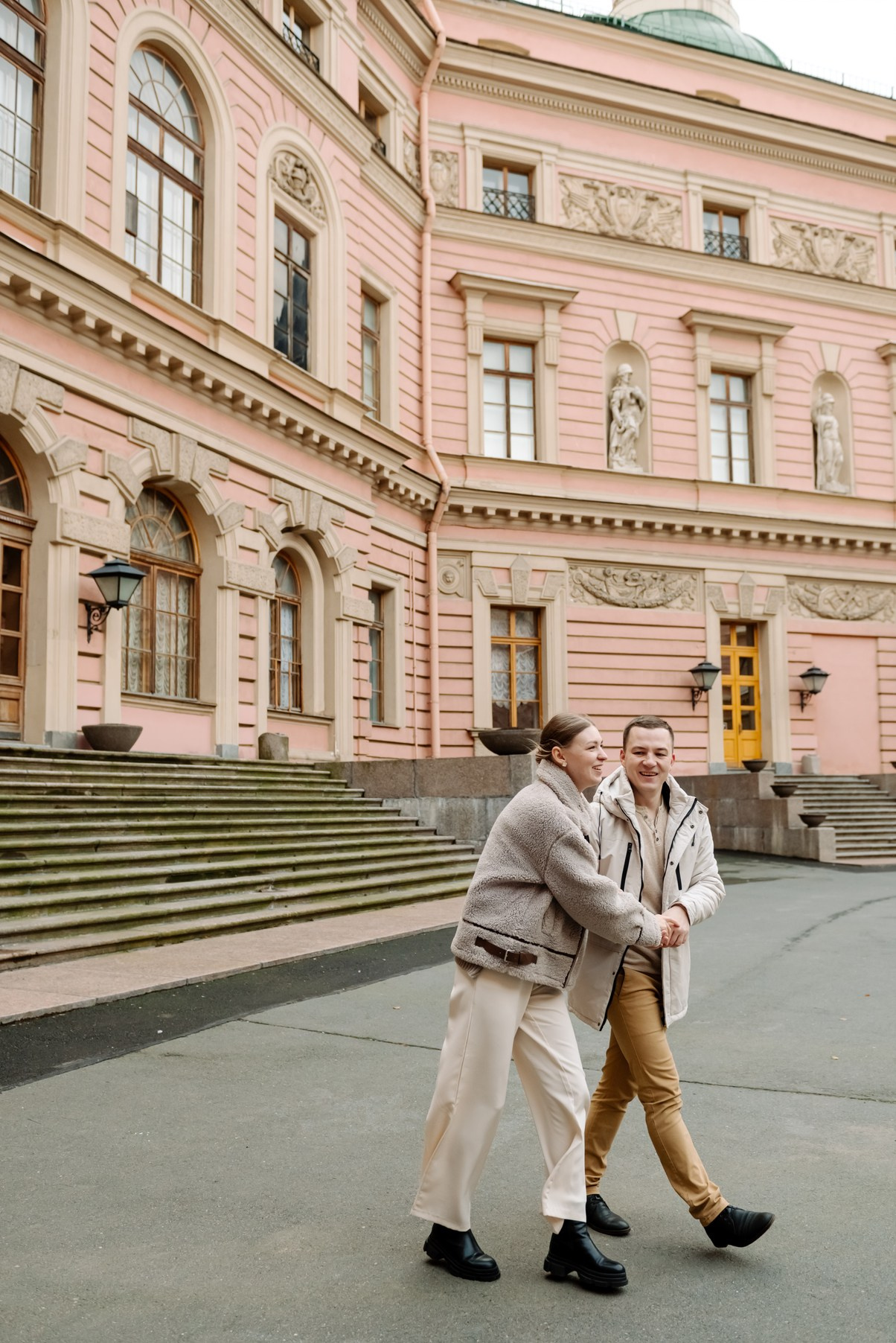 Осенняя фотосессия с парнем в Питере в центре города. Свадебный и сеейный фотограф в Санкт-Петербурге Елена Худякова