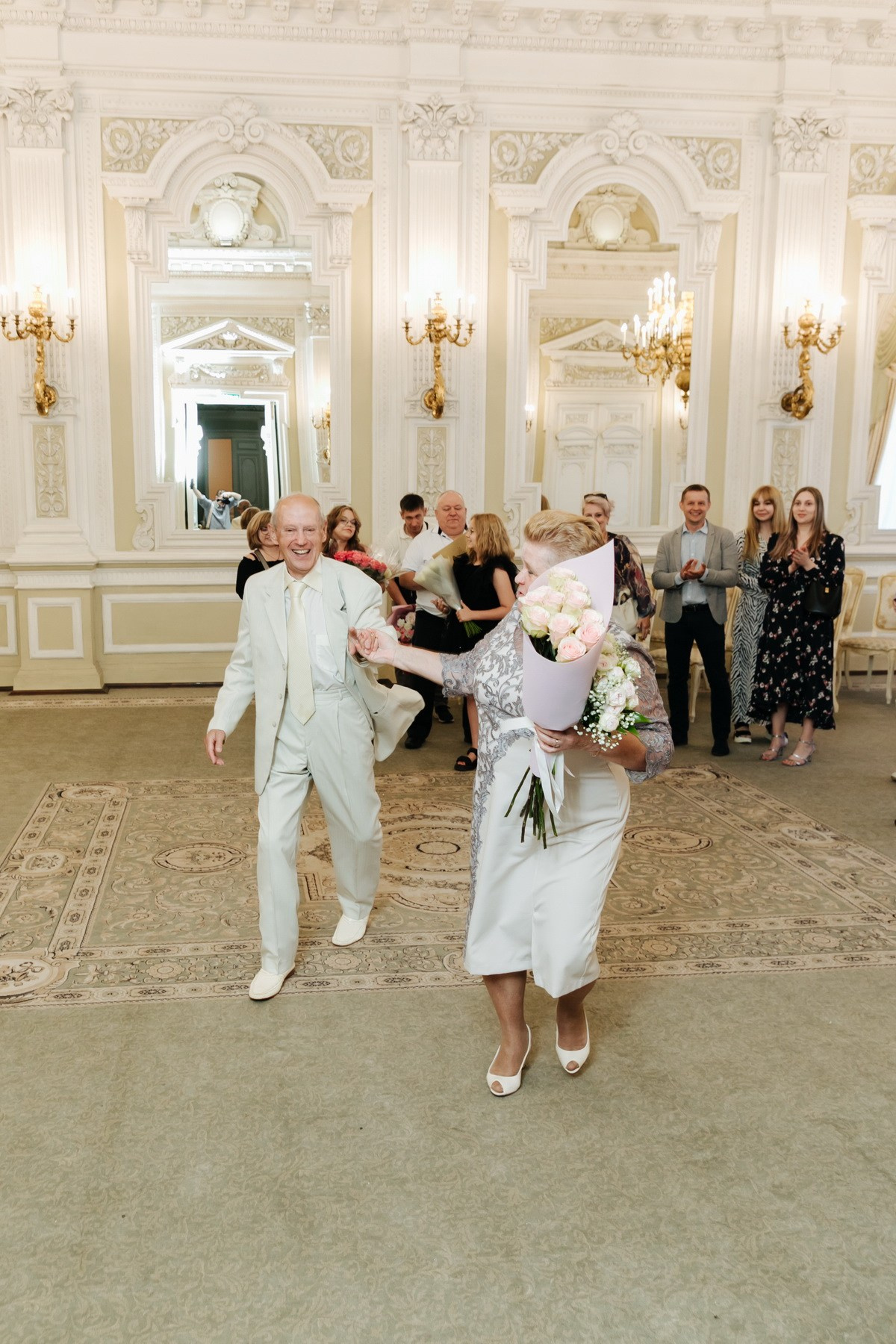 Золотая свадьба в 1-м дворце бракосочетания. Фотограф крещение венчание в Петербурге! Помогает подобрать храм и посоветовал душевного батюшку в СПб