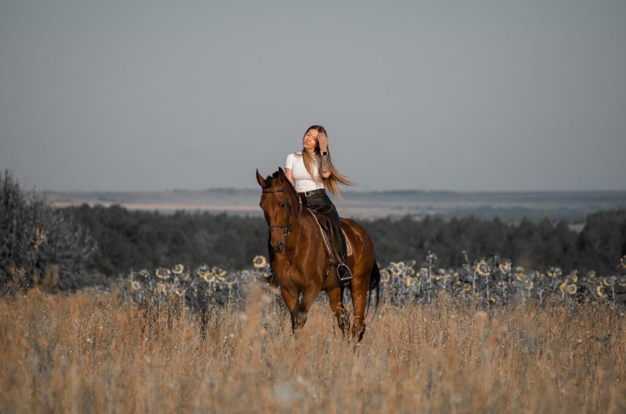 Юлия и Финист. Конный фотограф в Саратове Юлия Иванова