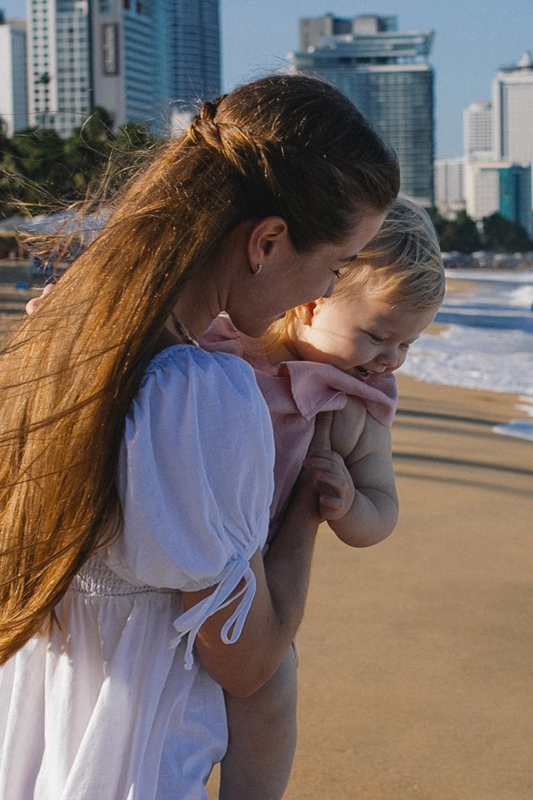 Вика и Влад с Соней на пляже. Главная