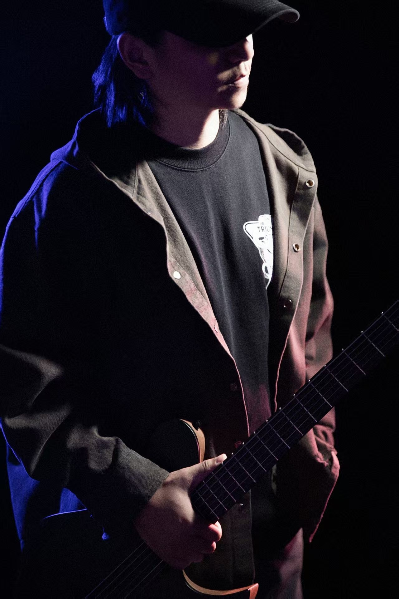 Сomments. Master of making guitars and basses to order