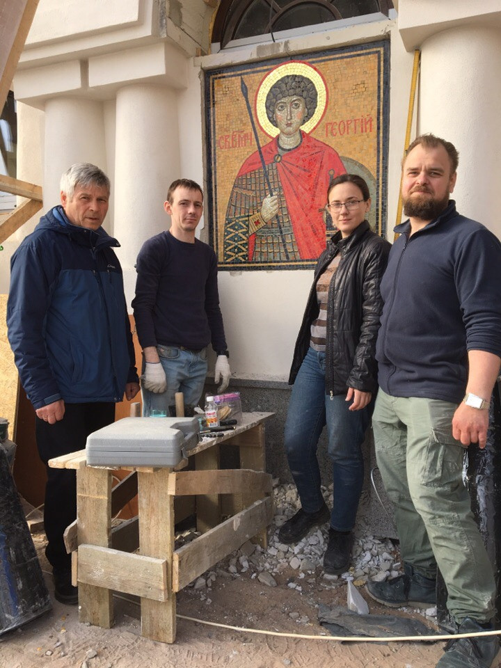 Храм-часовня Великомученика Георгия Победоносца в д. Городец. Витраж и мозаика на заказ в Санкт-Петербурге