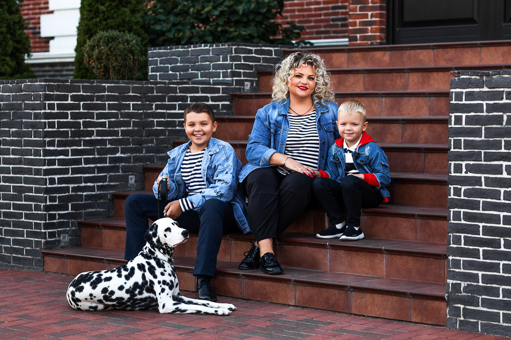 С щенками. Семейный фотограф в Донецке Елена Горбатенко