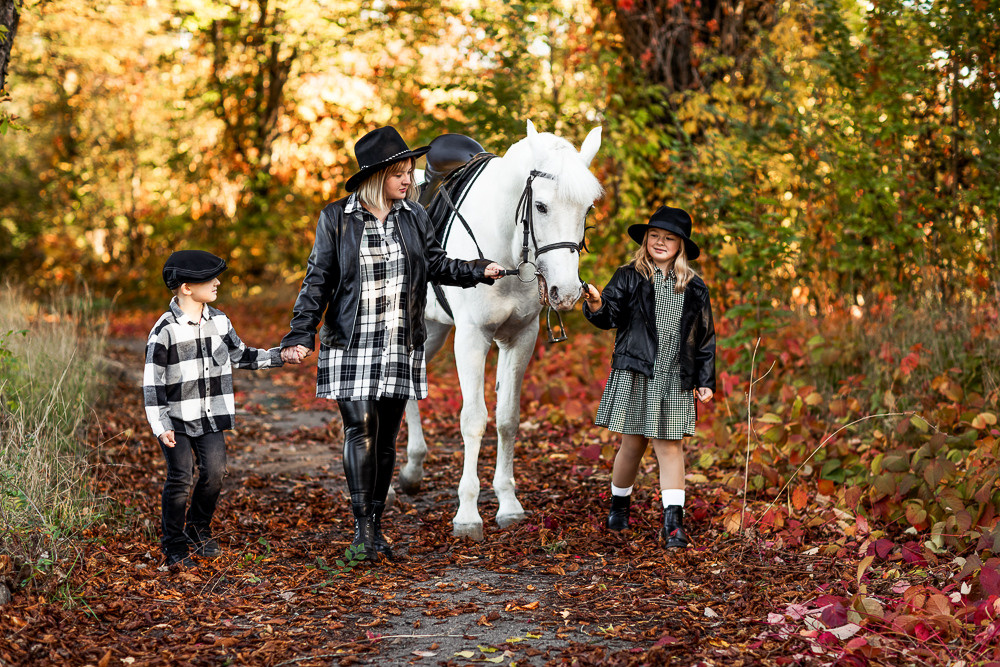 С лошадьми. Семейный фотограф в Донецке Елена Горбатенко