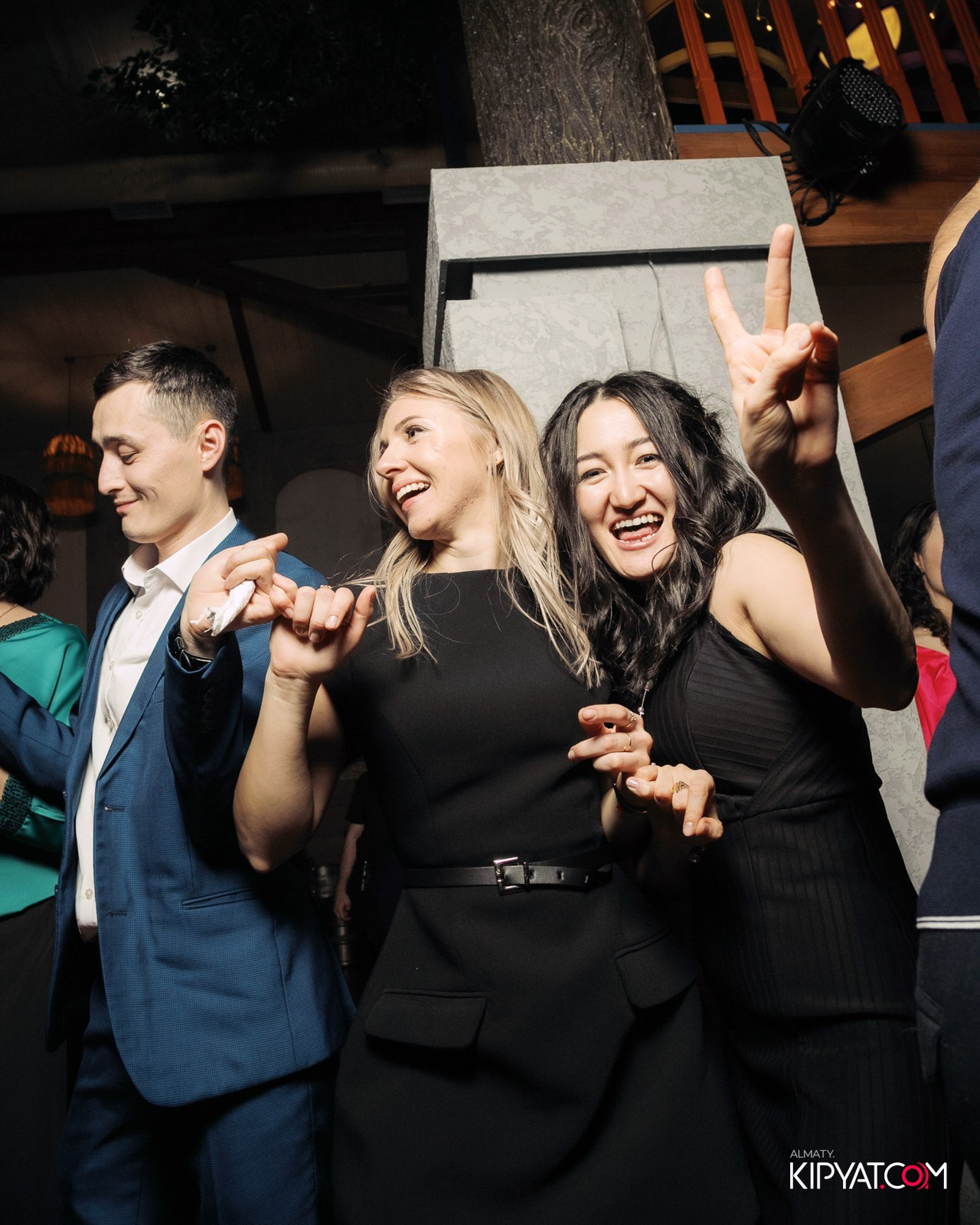 ГРУЗИНСКИЙ ДВОР НА КАБАНБАЙ БАТЫРА. КИПЯТКОМ АЛМАТЫ!