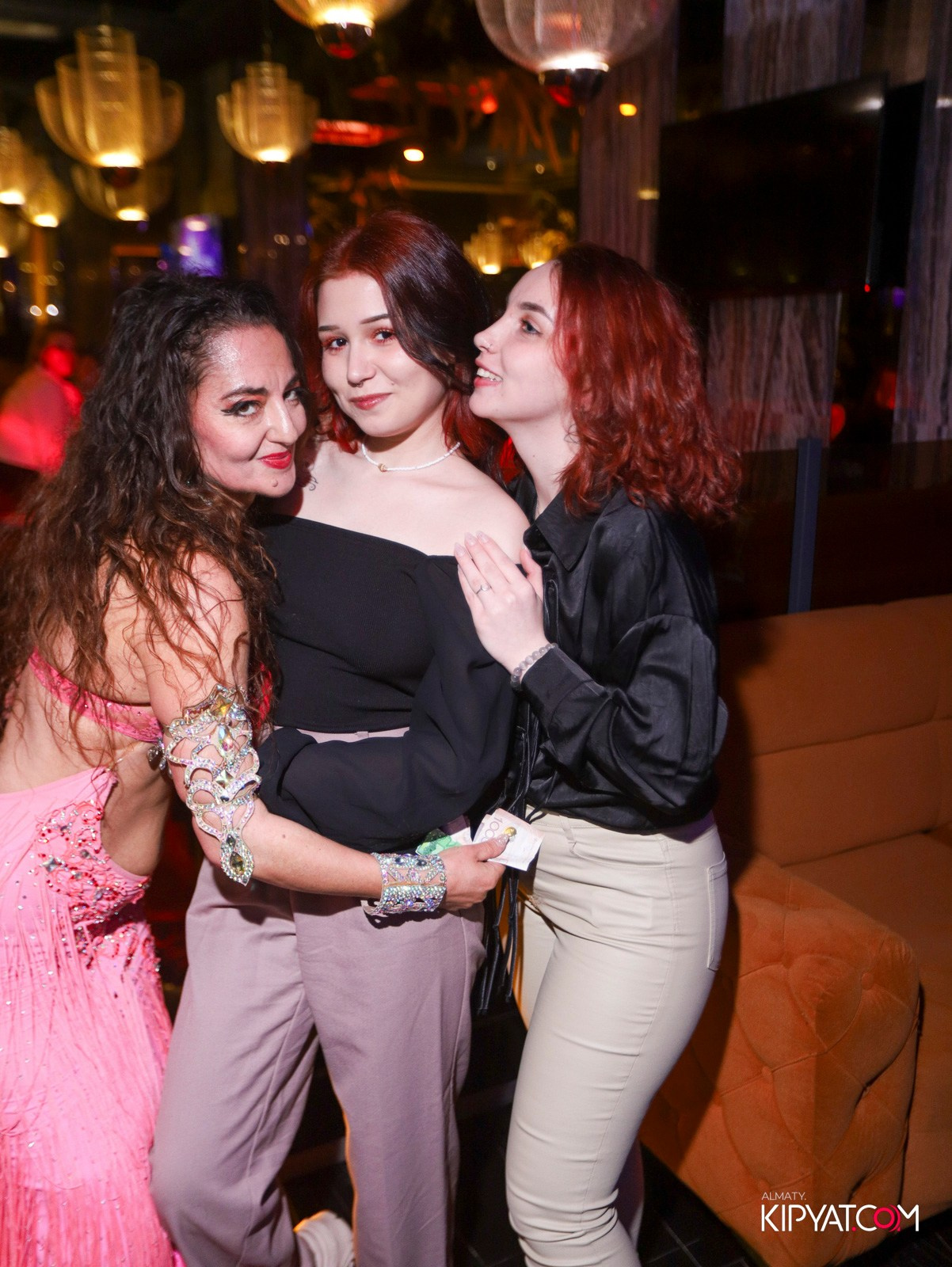 БАР ПАНАЕХАЛИ НА ДОСТЫК. КИПЯТКОМ АЛМАТЫ! Фотосъемка мероприятий в Алматы