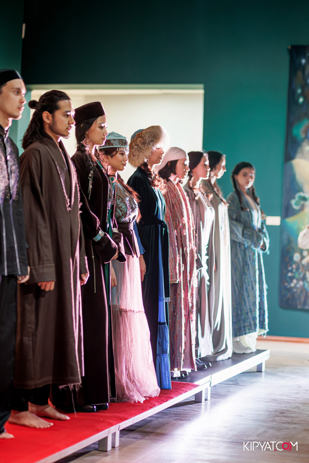 FASHION ПОКАЗ, КАЗАХСКОЙ НАЦИОНАЛЬНОЙ ОДЕЖДЫ. КИПЯТКОМ АЛМАТЫ!
